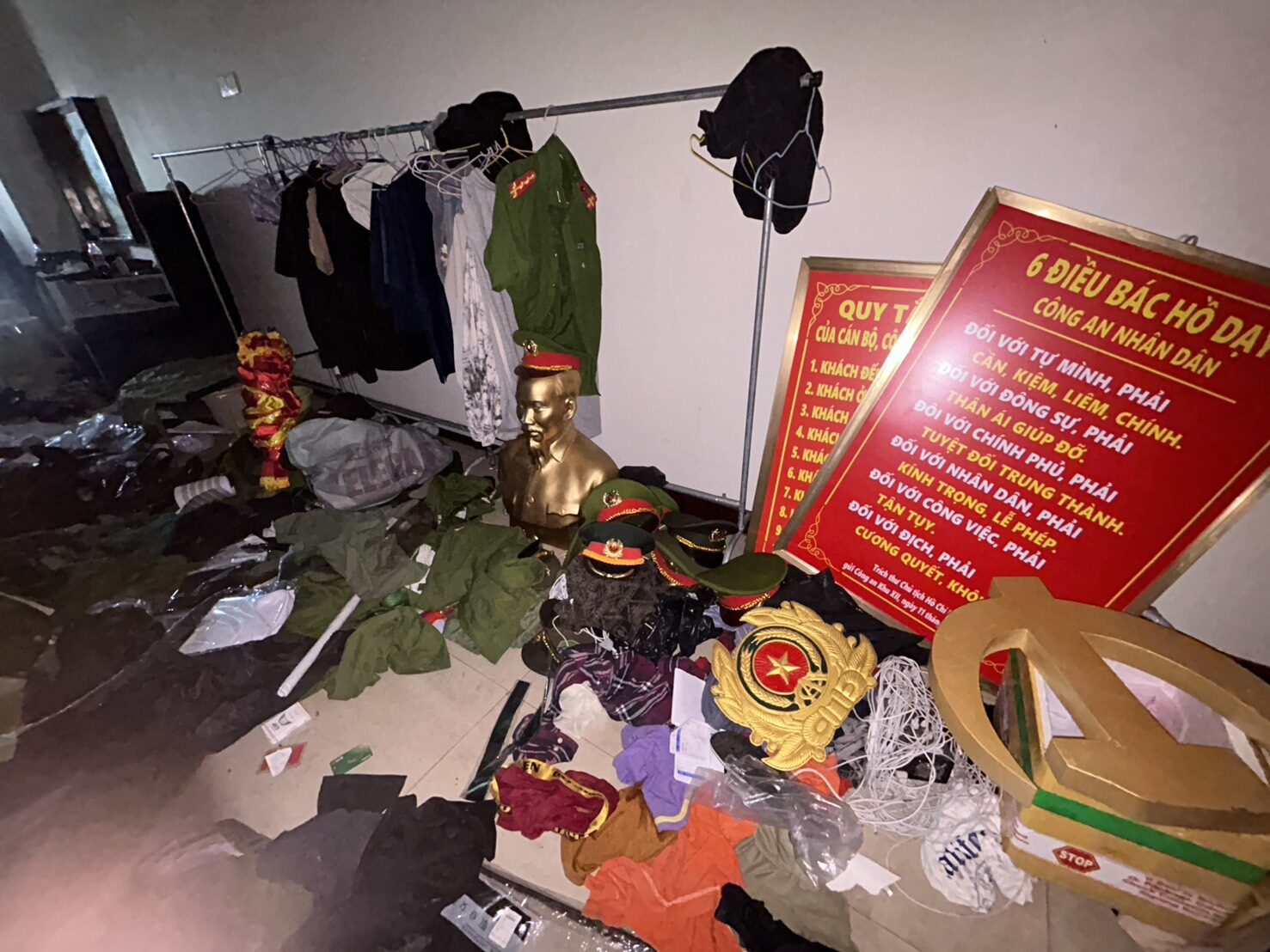 Choáng váng với hình ảnh bên trong sào huyệt lừa đảo tại Campuchia: Khung cảnh dàn dựng quá tinh vi- Ảnh 3. Choáng váng với hình ảnh bên trong sào huyệt lừa đảo tại Campuchia: Khung cảnh dàn dựng quá tinh vi- Ảnh 3.