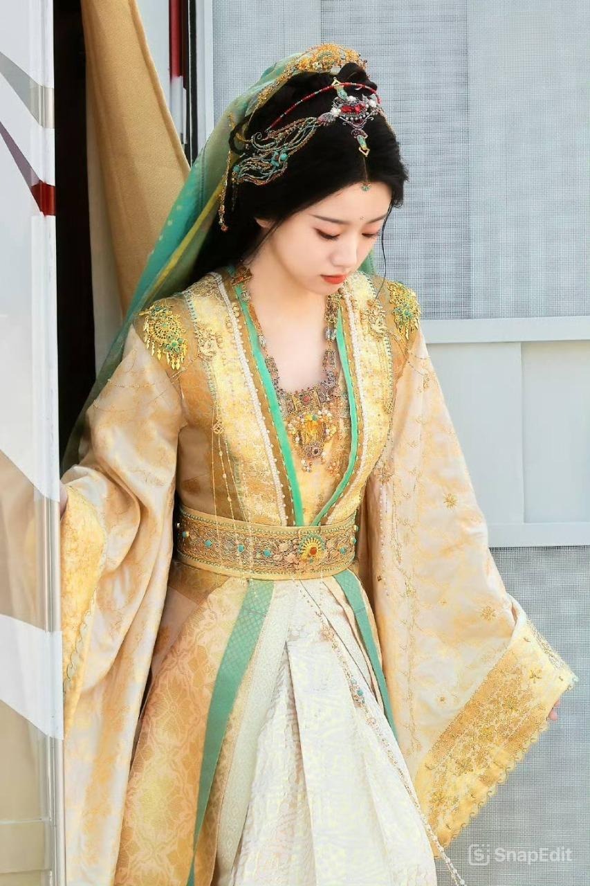 Phong hoa tuyệt đại cũng kh&ocirc;ng đủ h&igrave;nh dung mỹ nh&acirc;n n&agrave;y: Trời sinh để đ&oacute;ng cổ trang, ngắm một hồi tưởng xuy&ecirc;n kh&ocirc;ng- Ảnh 11.