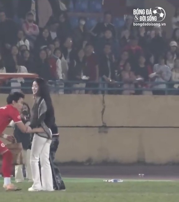 10 giây của Đình Bắc và Chu Thanh Huyền đang viral: 10 giây của Đình Bắc và Chu Thanh Huyền đang viral: