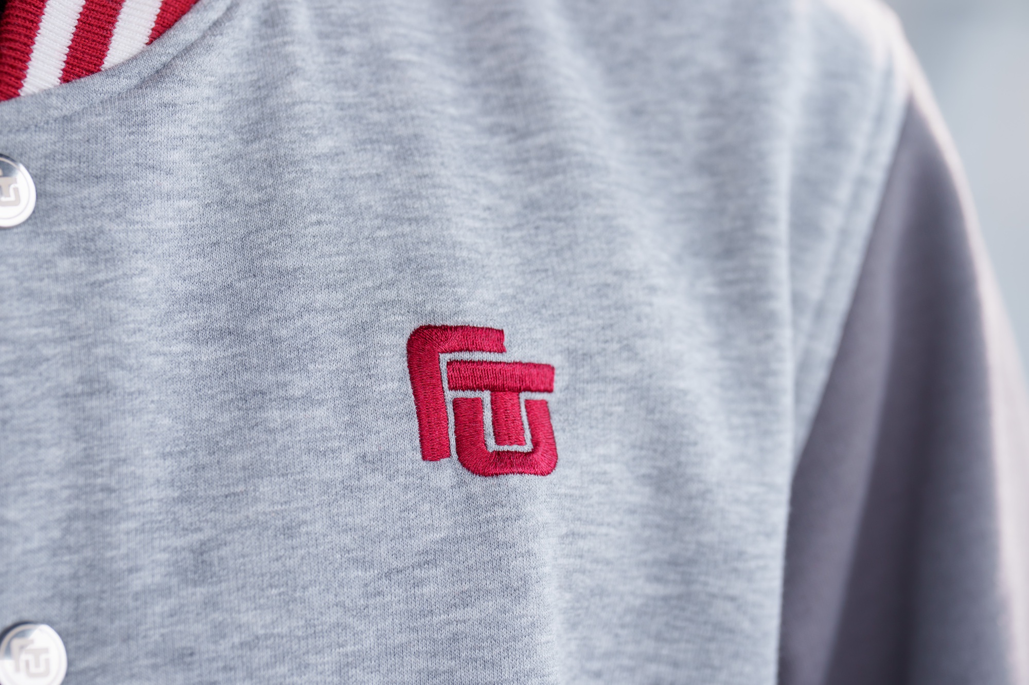 Ngôi trường được mệnh danh "Harvard Việt Nam" gây chú ý khi tặng áo khoác mới SANG - XỊN cho toàn bộ sinh viên- Ảnh 3. Ngôi trường được mệnh danh "Harvard Việt Nam" gây chú ý khi tặng áo khoác mới SANG - XỊN cho toàn bộ sinh viên- Ảnh 3.