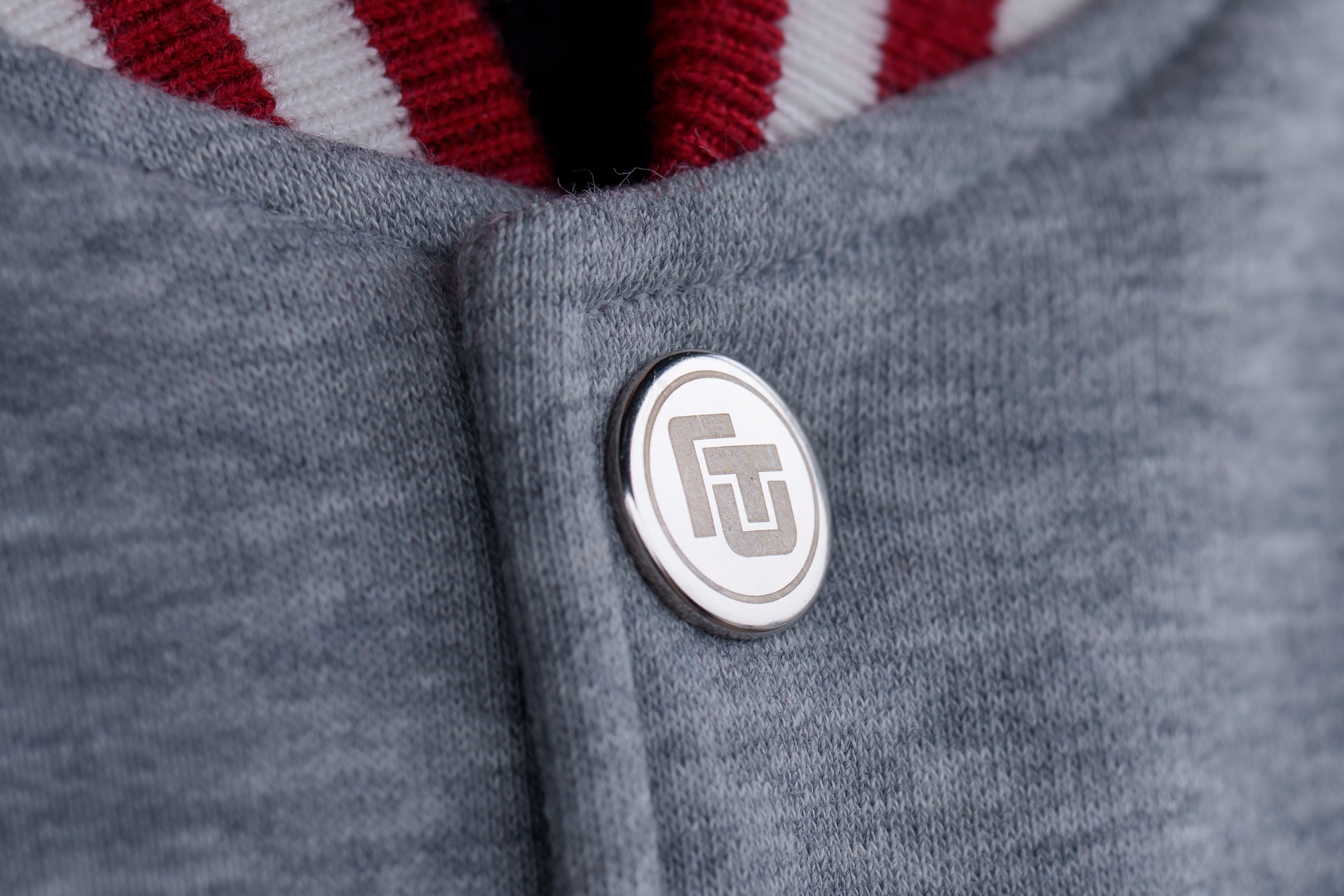 Ngôi trường được mệnh danh "Harvard Việt Nam" gây chú ý khi tặng áo khoác mới SANG - XỊN cho toàn bộ sinh viên- Ảnh 4. Ngôi trường được mệnh danh "Harvard Việt Nam" gây chú ý khi tặng áo khoác mới SANG - XỊN cho toàn bộ sinh viên- Ảnh 4.