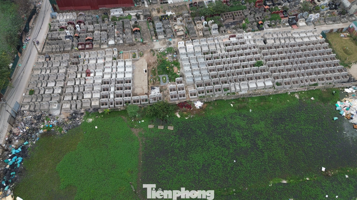 Hơn 300 ng&ocirc;i mộ kh&ocirc;ng c&oacute; th&ocirc;ng tin ở H&agrave; Nội: Chi tiết g&acirc;y bất ngờ- Ảnh 1.
