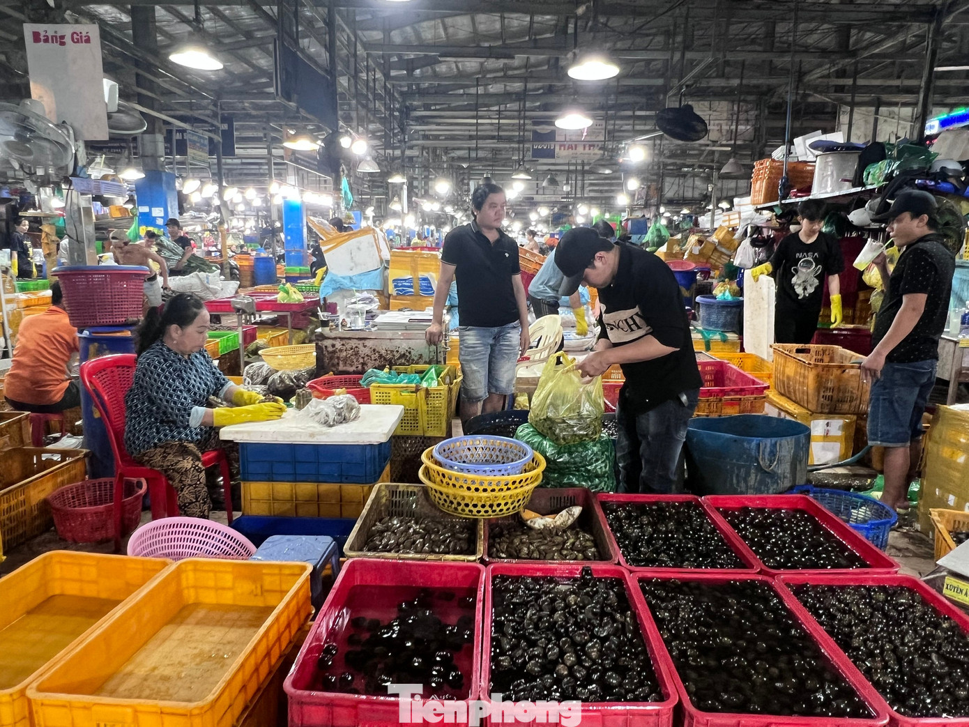 Lạc lối ở chợ đầu mối, săn sản vật 'ngon, size khủng' với gi&aacute; rẻ kh&ocirc;ng tưởng về ăn Tết- Ảnh 15.