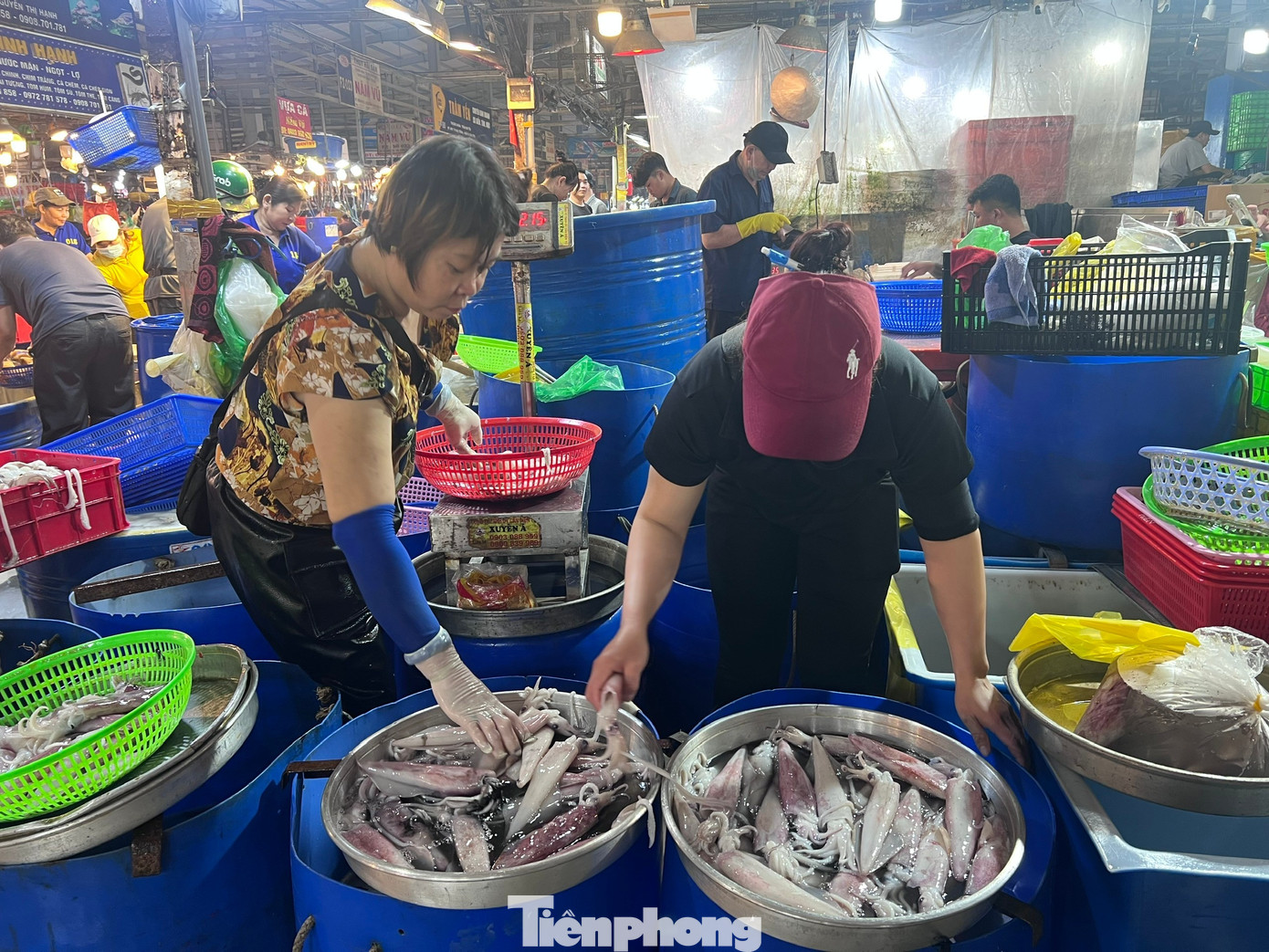 Lạc lối ở chợ đầu mối, săn sản vật 'ngon, size khủng' với gi&aacute; rẻ kh&ocirc;ng tưởng về ăn Tết- Ảnh 7.