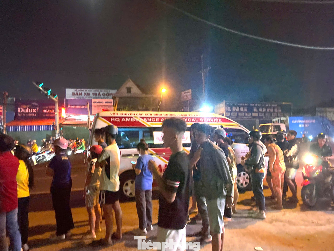 Nữ c&ocirc;ng nh&acirc;n tử vong dưới b&aacute;nh xe đầu k&eacute;o container- Ảnh 2.