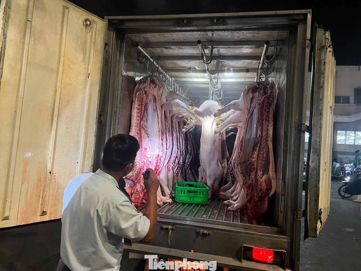 Lạc lối ở chợ đầu mối, săn sản vật 'ngon, size khủng' với gi&aacute; rẻ kh&ocirc;ng tưởng về ăn Tết- Ảnh 32.