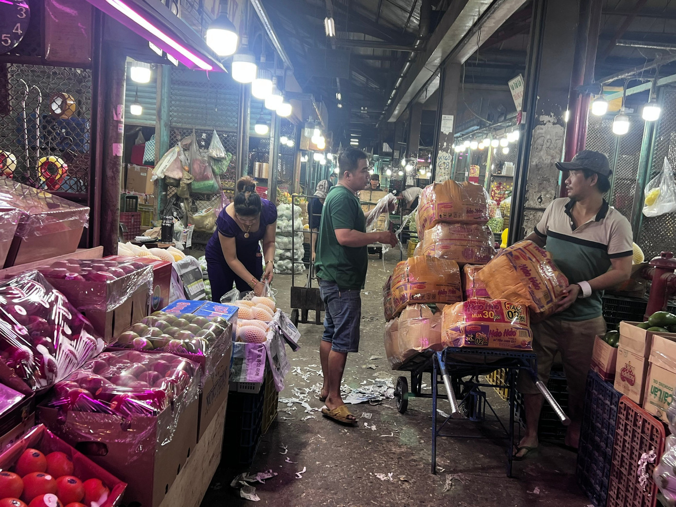 Lạc lối ở chợ đầu mối, săn sản vật 'ngon, size khủng' với gi&aacute; rẻ kh&ocirc;ng tưởng về ăn Tết- Ảnh 18.