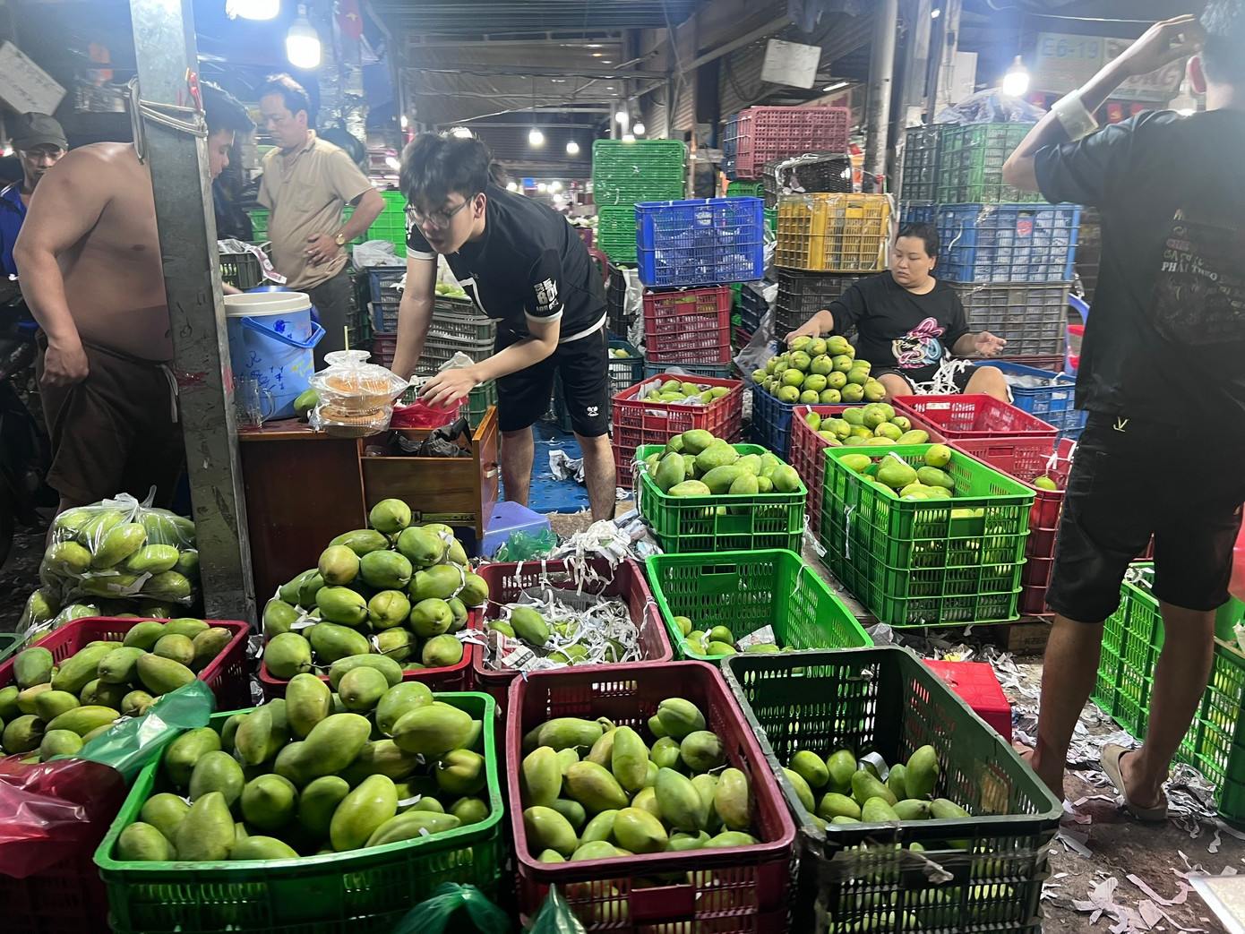 Lạc lối ở chợ đầu mối, săn sản vật 'ngon, size khủng' với gi&aacute; rẻ kh&ocirc;ng tưởng về ăn Tết- Ảnh 25.