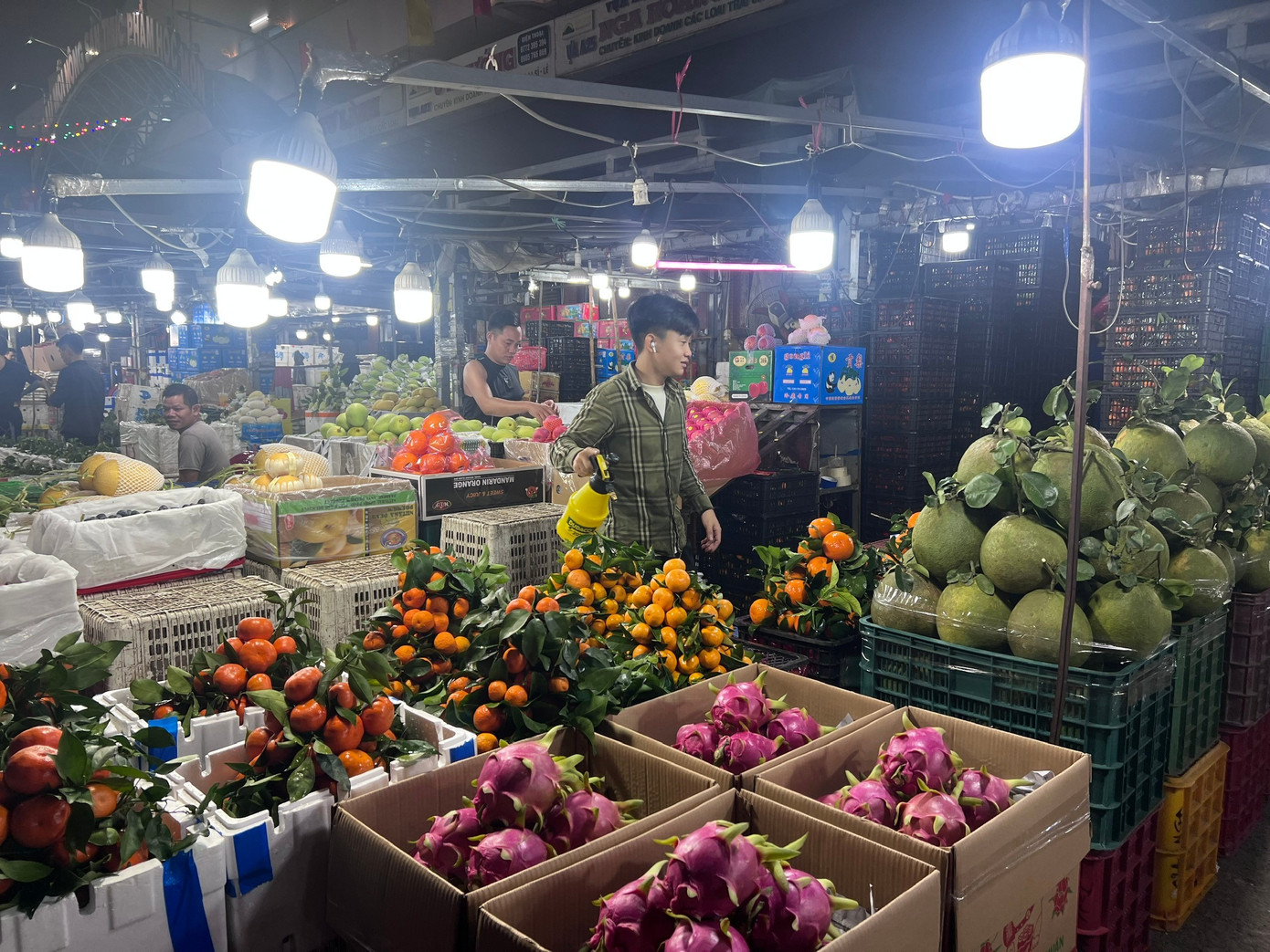 Lạc lối ở chợ đầu mối, săn sản vật 'ngon, size khủng' với gi&aacute; rẻ kh&ocirc;ng tưởng về ăn Tết- Ảnh 30.