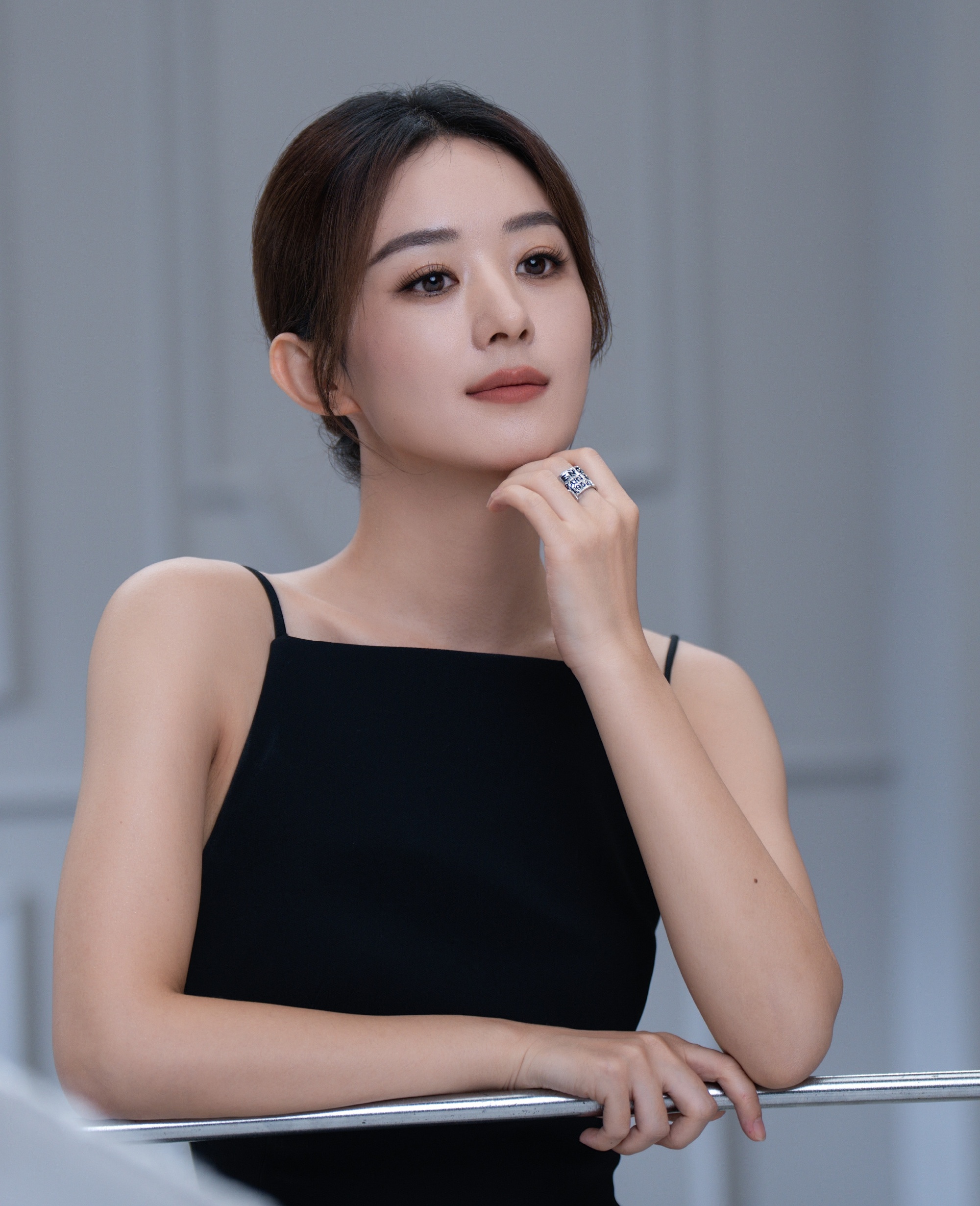 "Đập hộp" qu&agrave; Tết soi đẳng cấp sao Cbiz: Ti&ecirc;u Chiến - Triệu Lệ Dĩnh xa xỉ, Lộc H&agrave;m thế n&agrave;o m&agrave; bị b&agrave;n t&aacute;n- Ảnh 5.