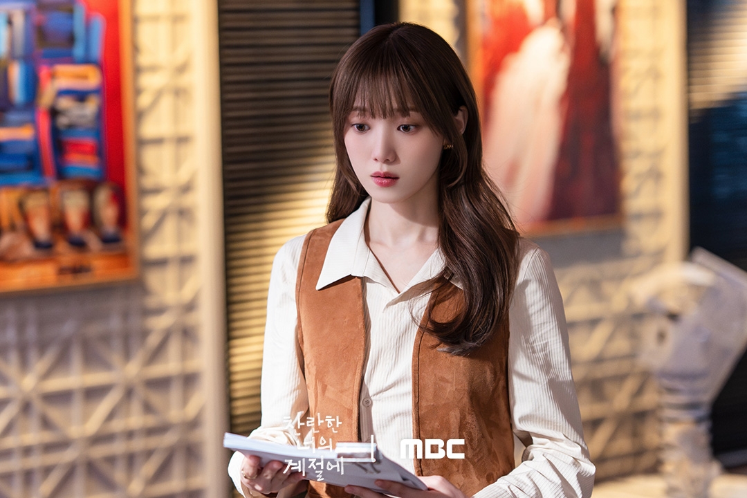 Th&iacute;ch ngắm g&aacute;i xinh th&igrave; cứ phim H&agrave;n n&agrave;y m&agrave; chiến: Nữ ch&iacute;nh chuẩn c&agrave;nh v&agrave;ng l&aacute; ngọc, nữ phụ cũng đẹp đi&ecirc;n cả người- Ảnh 4.