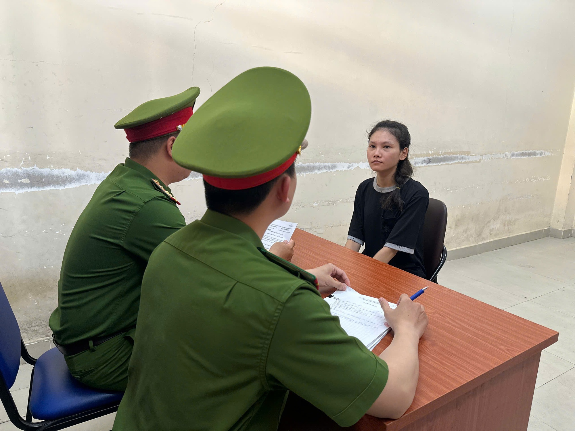 H&igrave;nh ảnh trinh s&aacute;t C&ocirc;ng an TPHCM ập v&agrave;o s&agrave;o huyệt của đầu nậu ma tu&yacute;- Ảnh 3.