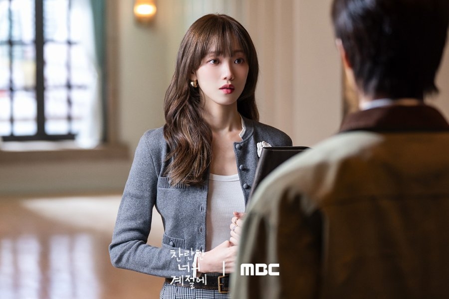 Th&iacute;ch ngắm g&aacute;i xinh th&igrave; cứ phim H&agrave;n n&agrave;y m&agrave; chiến: Nữ ch&iacute;nh chuẩn c&agrave;nh v&agrave;ng l&aacute; ngọc, nữ phụ cũng đẹp đi&ecirc;n cả người- Ảnh 6.