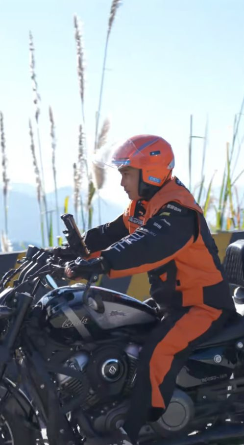 Shipper c&ocirc; đơn nhất Trung Quốc: 24 tuổi chạy 200 đơn/ng&agrave;y, một m&igrave;nh g&aacute;nh cả v&ugrave;ng viễn bi&ecirc;n, thu nhập vượt xa đồng nghiệp- Ảnh 5.