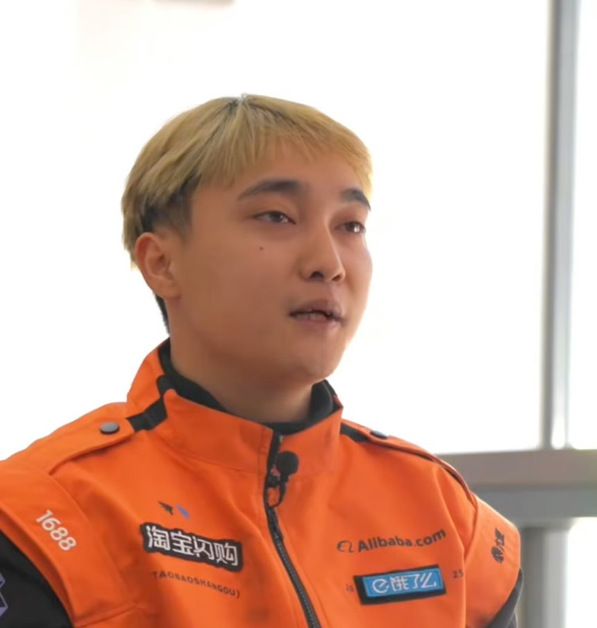 Shipper c&ocirc; đơn nhất Trung Quốc: 24 tuổi chạy 200 đơn/ng&agrave;y, một m&igrave;nh g&aacute;nh cả v&ugrave;ng viễn bi&ecirc;n, thu nhập vượt xa đồng nghiệp- Ảnh 2.