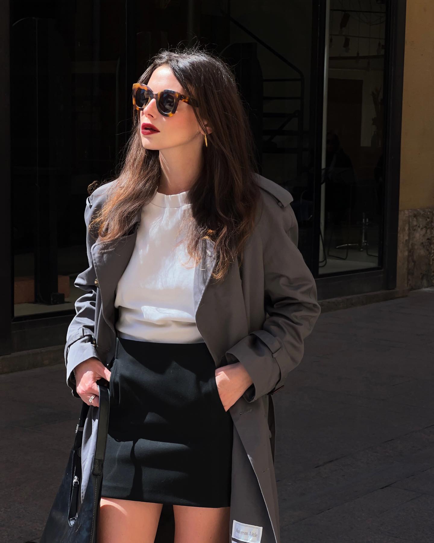 Thế n&agrave;o l&agrave; đỉnh cao mặc ch&acirc;n v&aacute;y ngắn: Phụ nữ Ph&aacute;p gợi &yacute; 5 c&aacute;ch diện đơn giản m&agrave; đẹp long lanh- Ảnh 10.