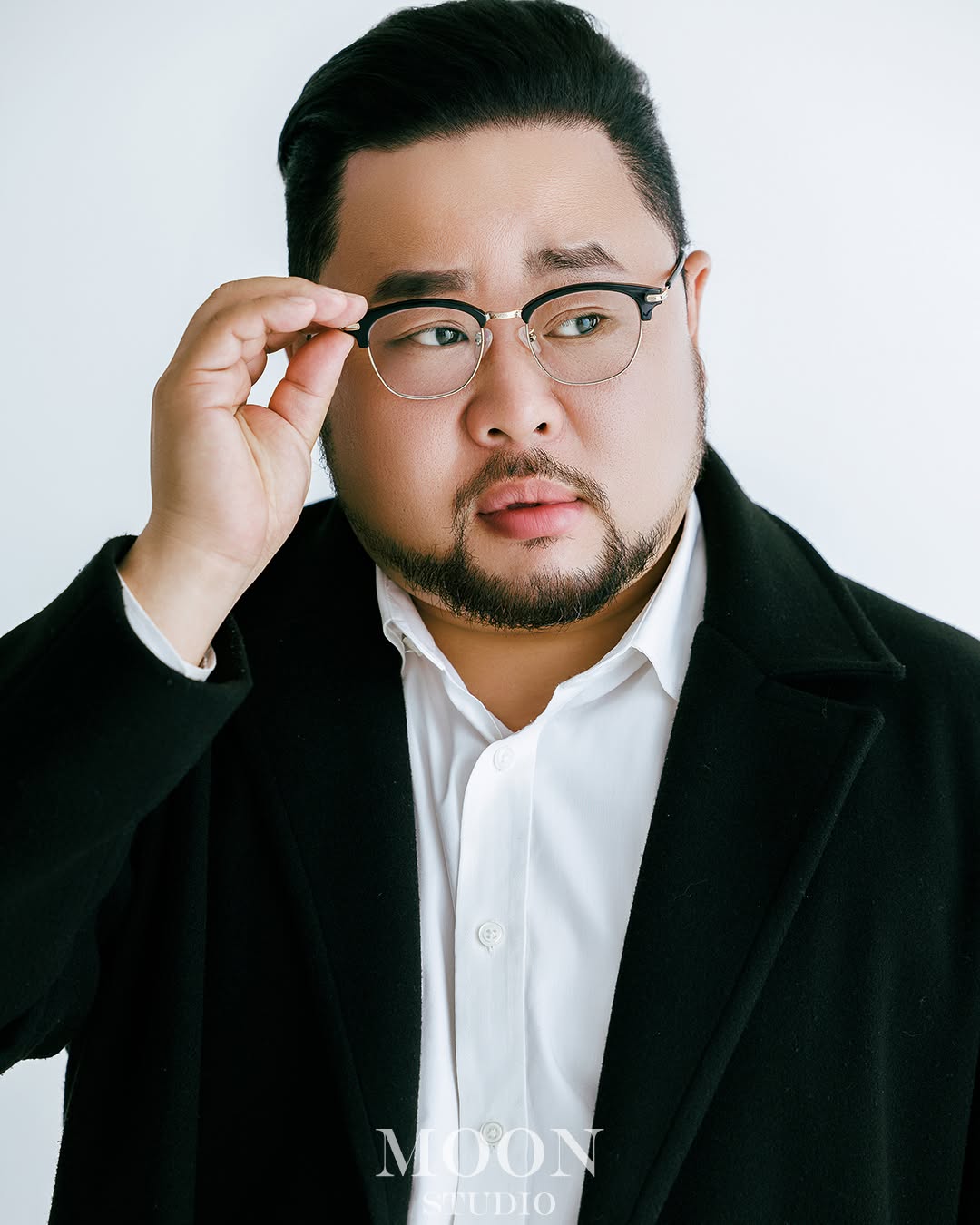 Nam diễn vi&ecirc;n bị kẹt đầu trong thang m&aacute;y, bị mất khứu gi&aacute;c vĩnh viễn- Ảnh 1.