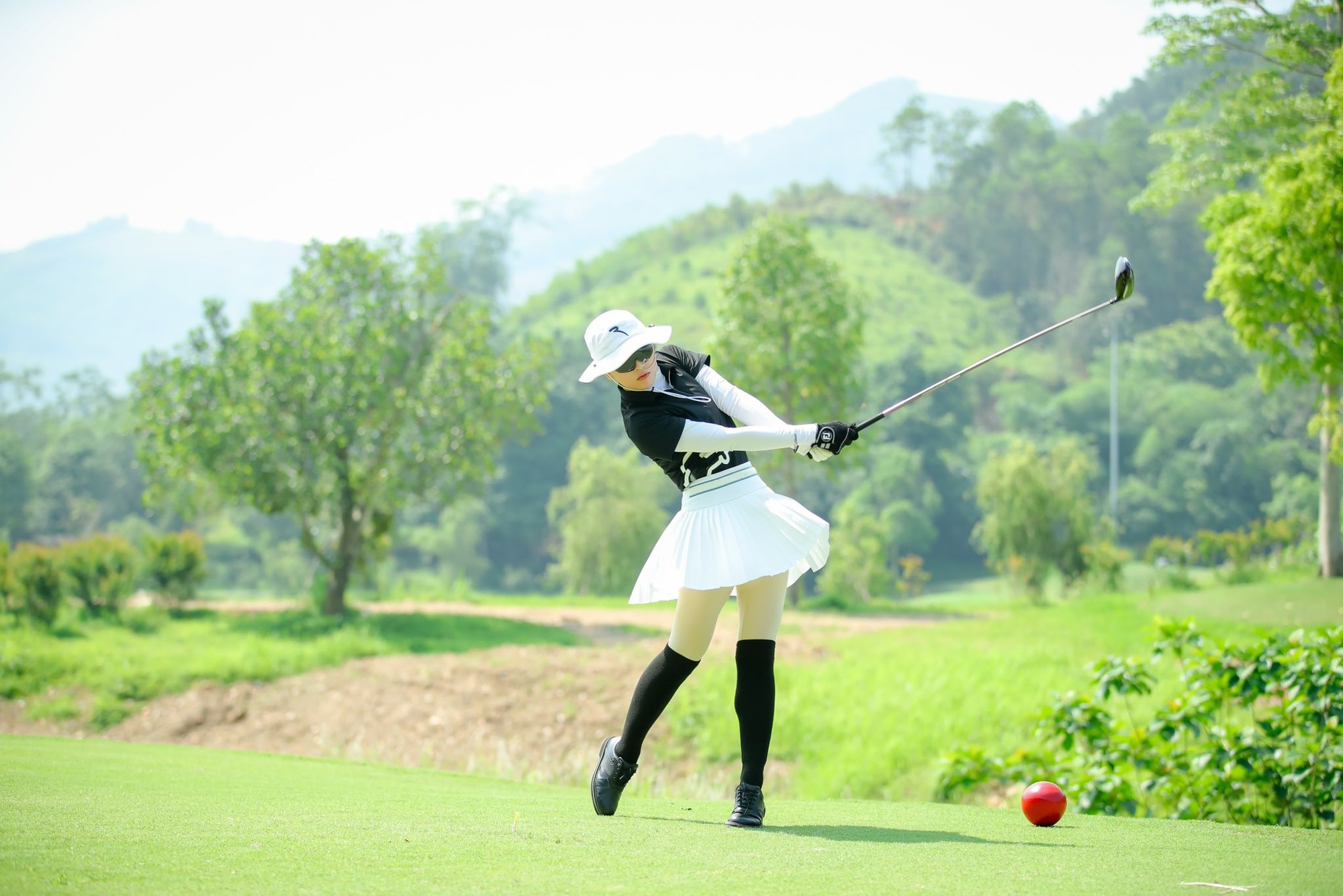 Viral ảnh &Aacute; hậu Phương Nhi xinh đẹp v&agrave; kh&iacute; chất chuẩn 