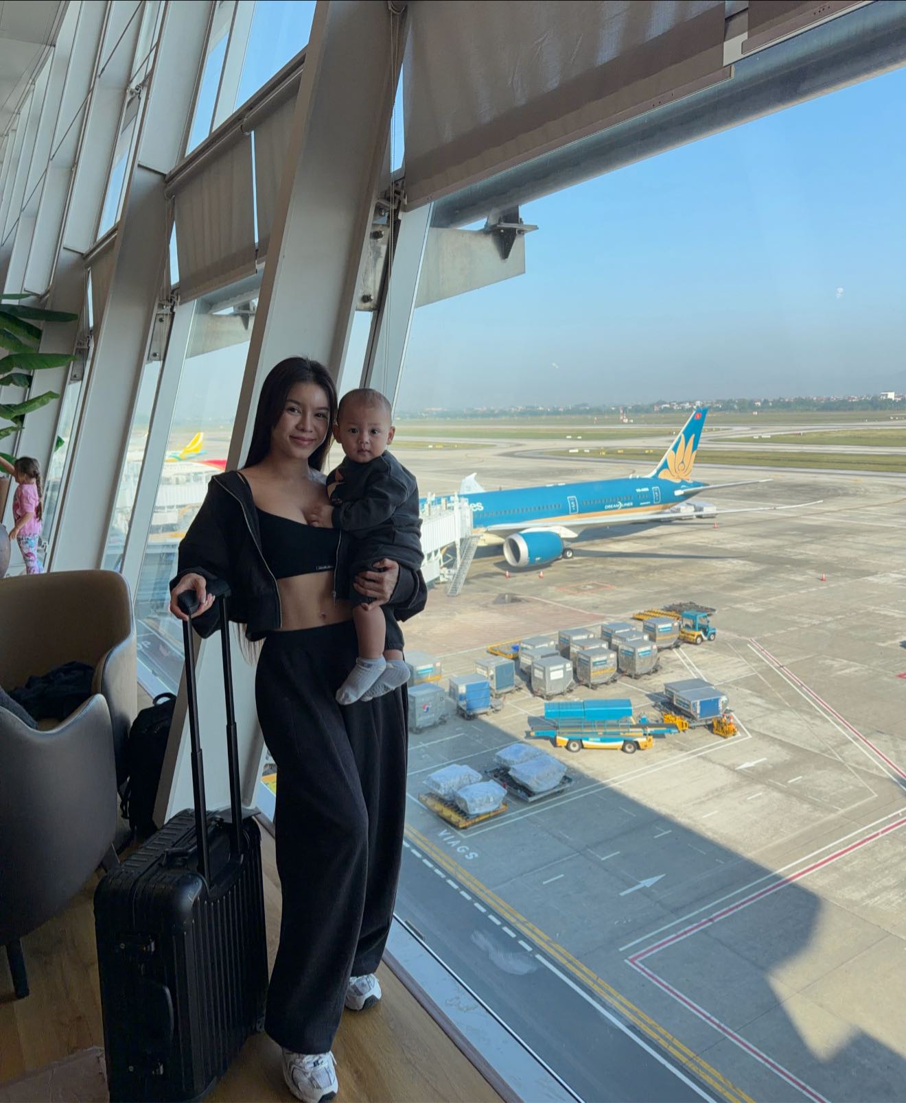 Kh&ocirc;ng nghĩ Yến Xu&acirc;n vợ Văn L&acirc;m vừa sinh xong lại xinh như thế!- Ảnh 8.