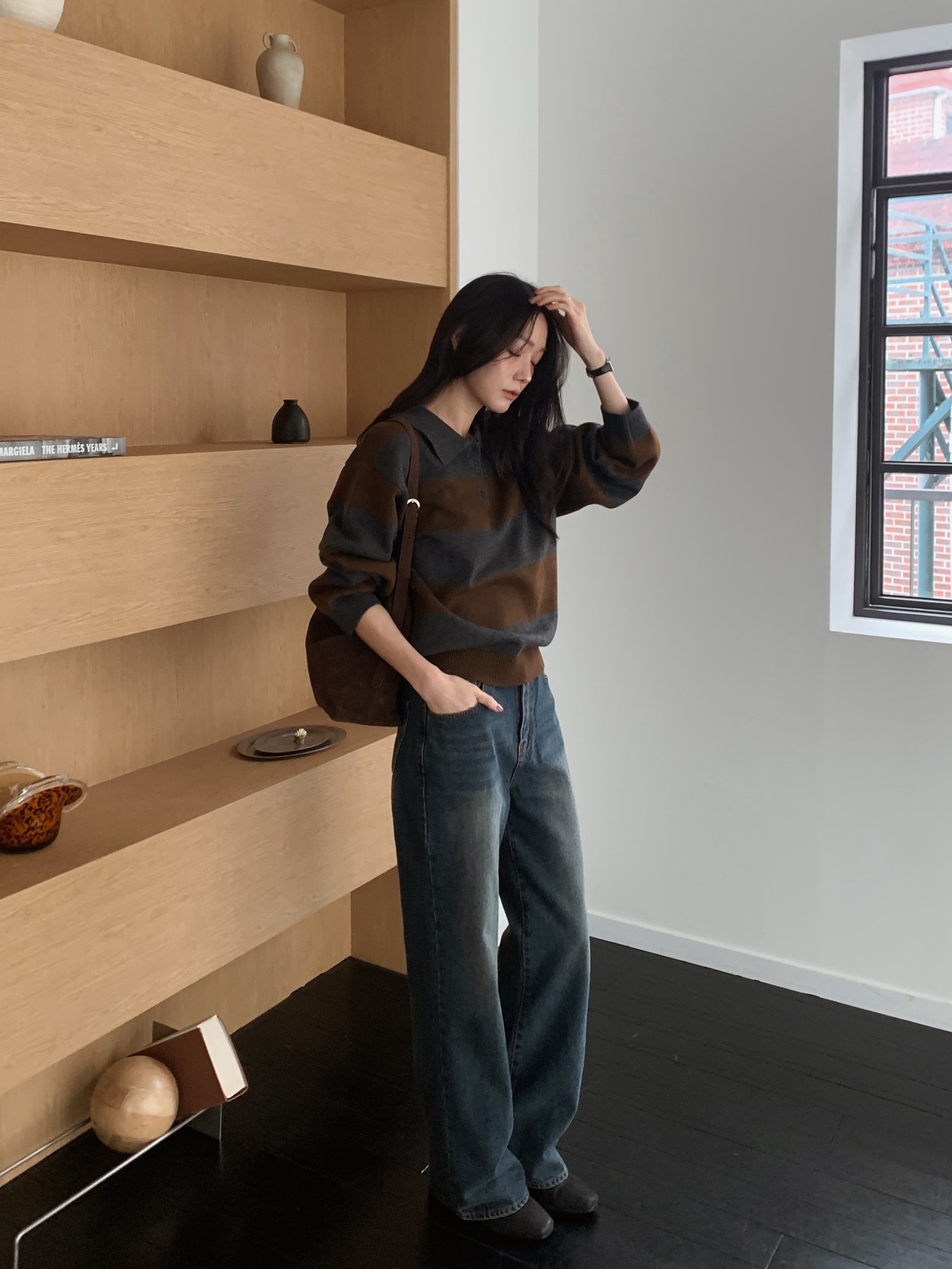 Phụ nữ H&agrave;n mặc quần jeans ống rộng rất đẹp với 5 c&ocirc;ng thức- Ảnh 2.