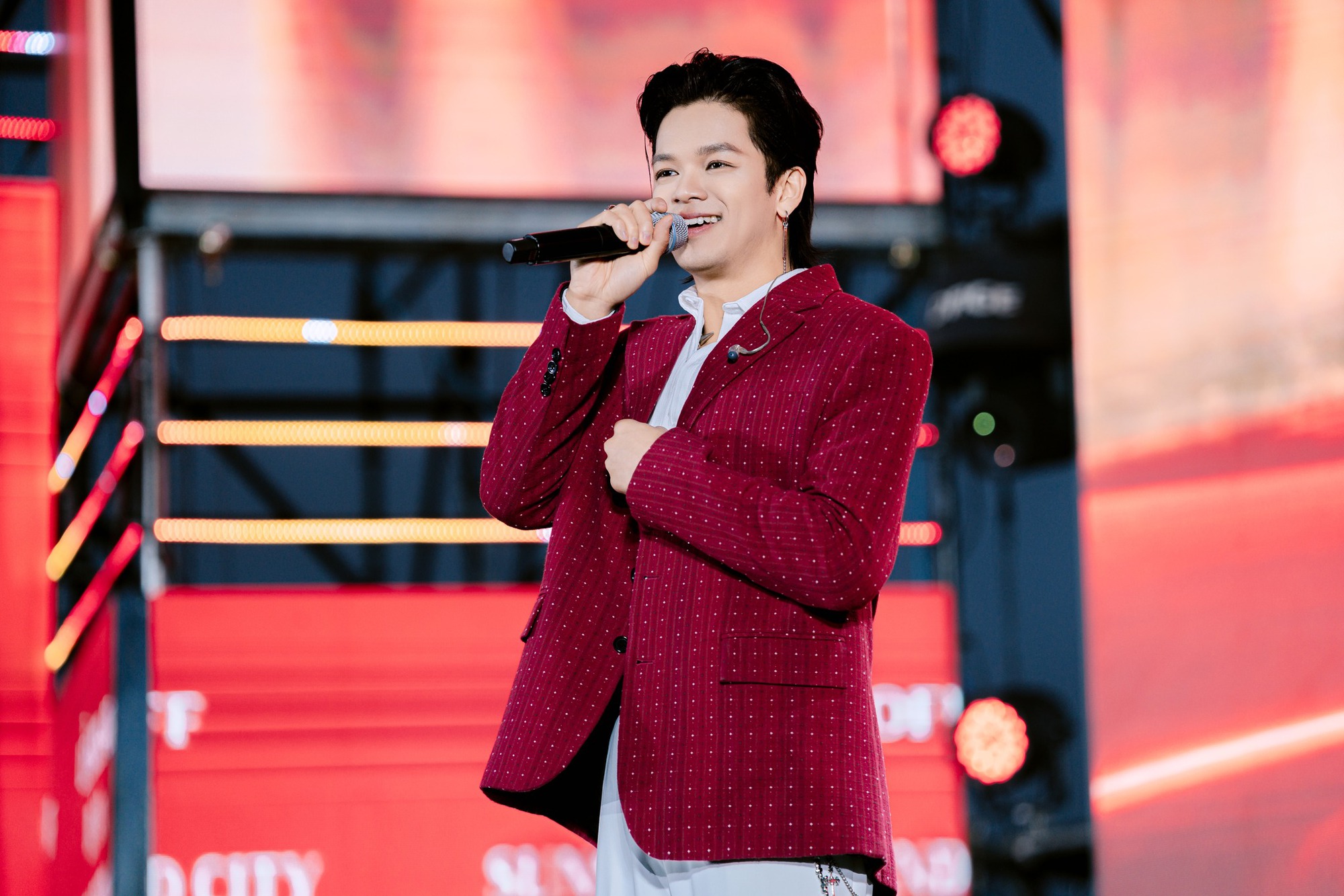 Việt Nam c&oacute; 3 ng&ocirc;i sao &ldquo;đủ nắng hoa sẽ nở&rdquo;: T&agrave;i năng top đầu, nhạc hay c&oacute; sẵn, toả s&aacute;ng đ&uacute;ng l&uacute;c- Ảnh 5.