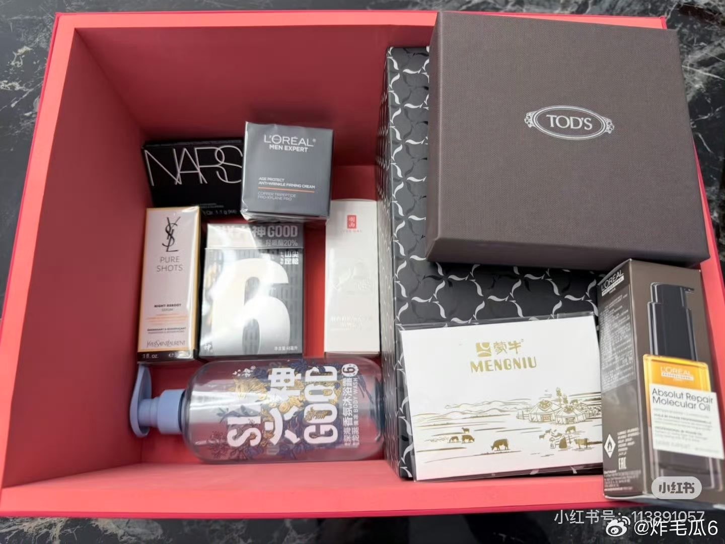 "Đập hộp" qu&agrave; Tết soi đẳng cấp sao Cbiz: Ti&ecirc;u Chiến - Triệu Lệ Dĩnh xa xỉ, Lộc H&agrave;m thế n&agrave;o m&agrave; bị b&agrave;n t&aacute;n- Ảnh 1.