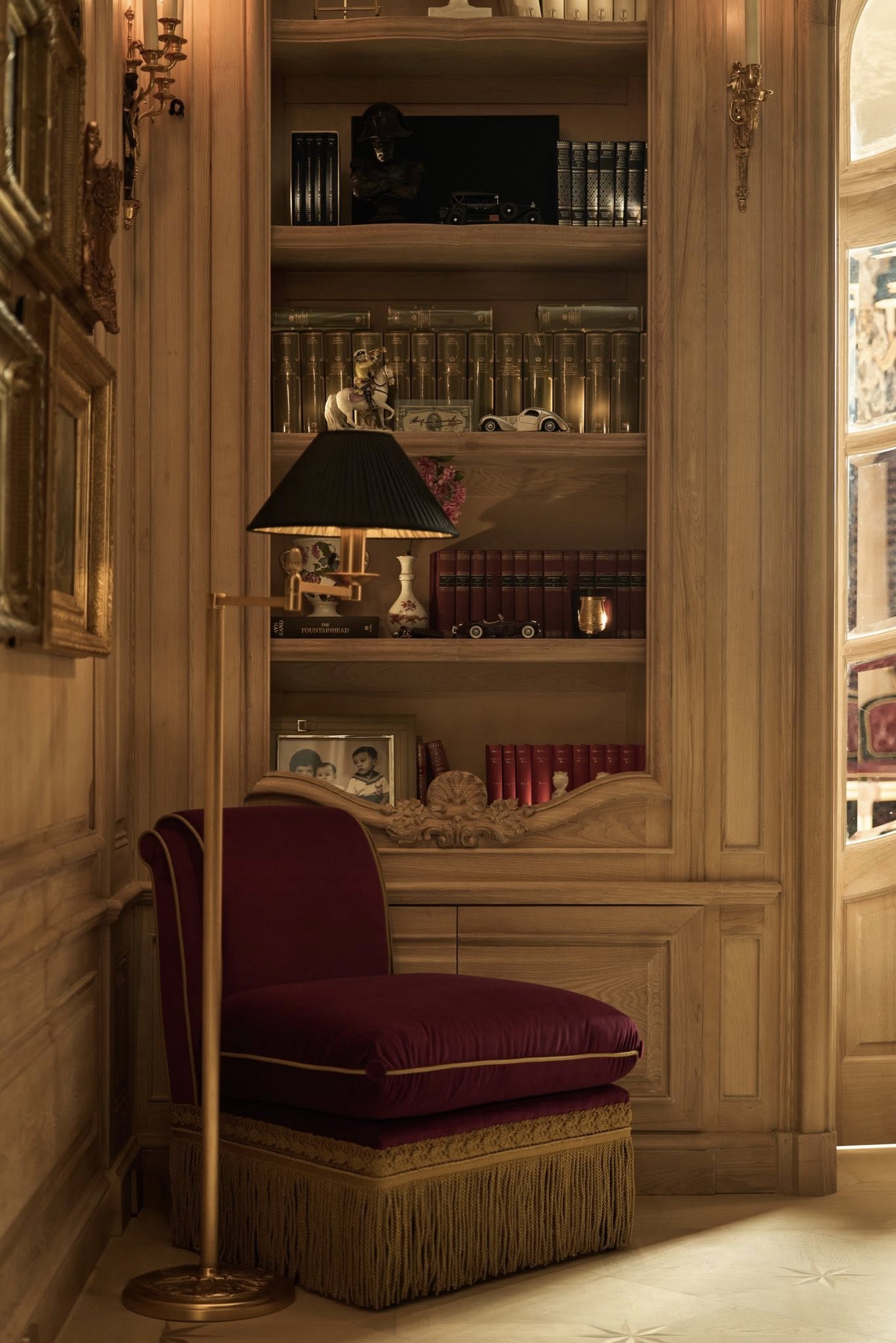 Th&aacute;i C&ocirc;ng phản ph&aacute;o- Ảnh 11.