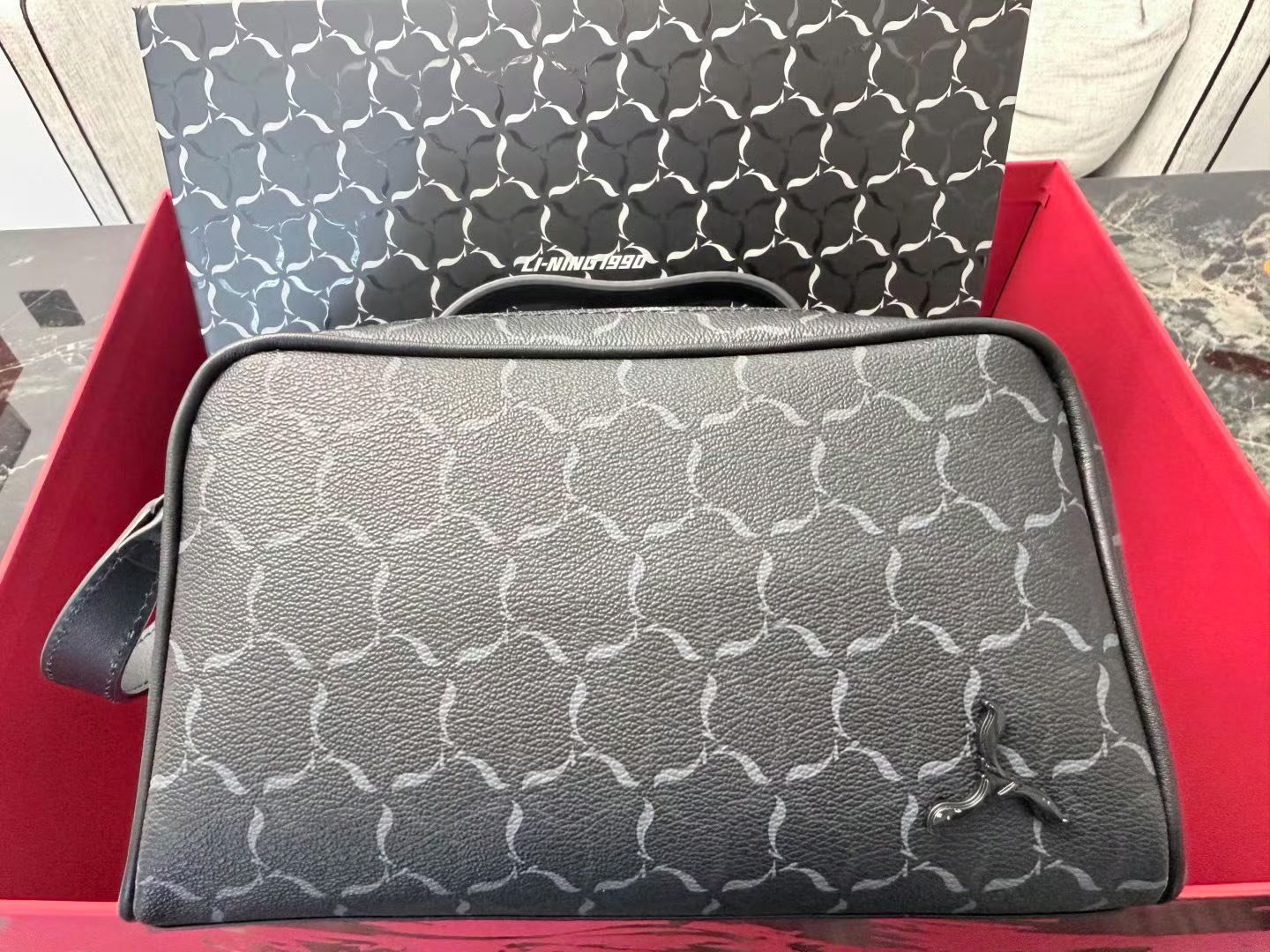 "Đập hộp" qu&agrave; Tết soi đẳng cấp sao Cbiz: Ti&ecirc;u Chiến - Triệu Lệ Dĩnh xa xỉ, Lộc H&agrave;m thế n&agrave;o m&agrave; bị b&agrave;n t&aacute;n- Ảnh 2.