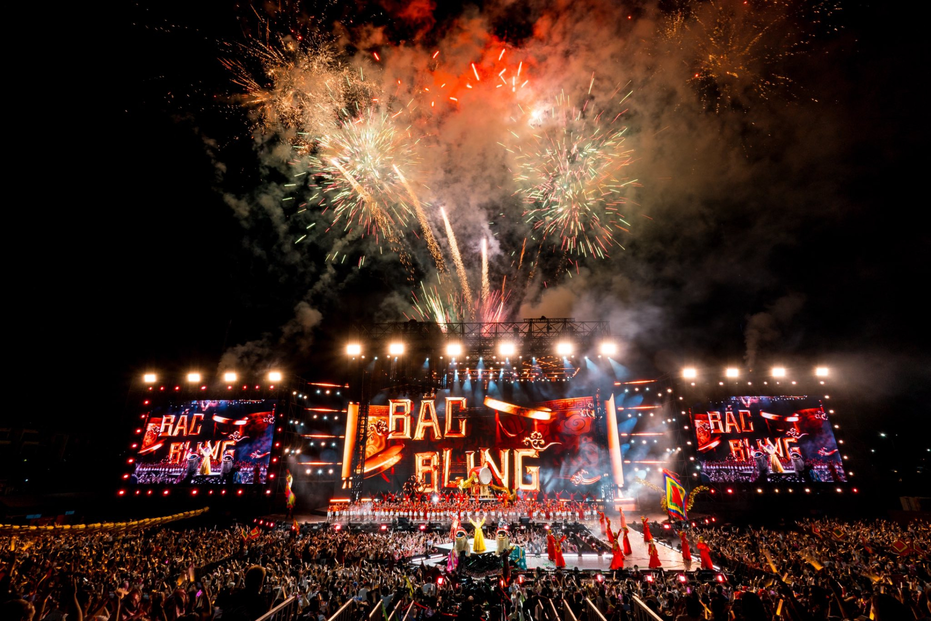 Nữ ca sĩ được Bộ VH-TT-DL vinh danh: Tổ chức fan-concert 8000 người, cả d&agrave;n sao hạng A g&oacute;p vui- Ảnh 17.