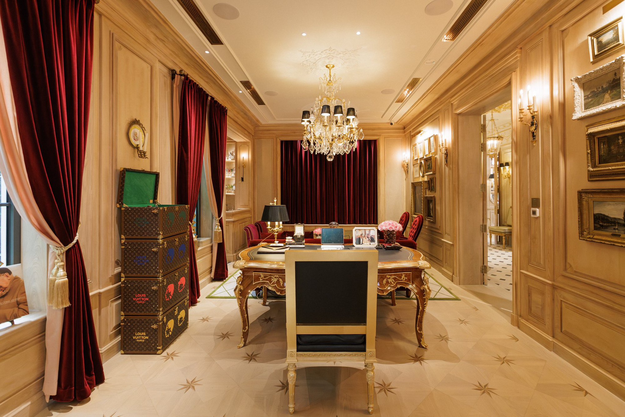 Th&aacute;i C&ocirc;ng phản ph&aacute;o- Ảnh 13.