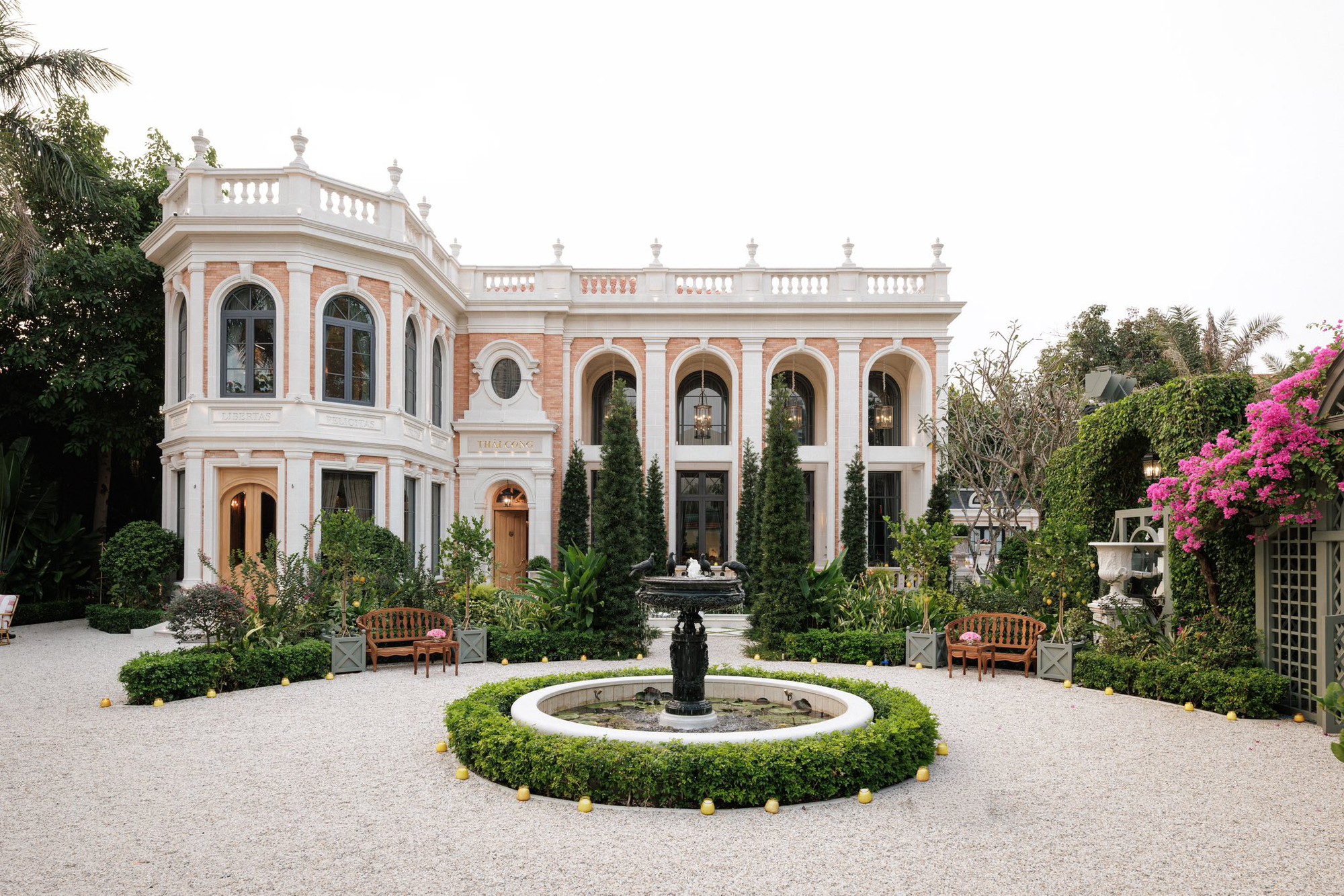 Th&aacute;i C&ocirc;ng phản ph&aacute;o- Ảnh 7.