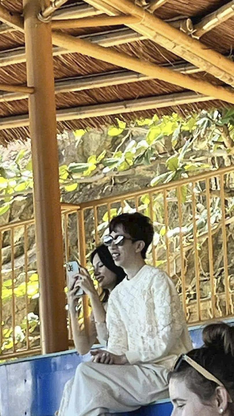 "T&oacute;m d&iacute;nh" cảnh t&igrave;nh tứ của ViruSs v&agrave; nữ trợ l&yacute; Thảo Đ&acirc;y ở Quy Nhơn- Ảnh 1.