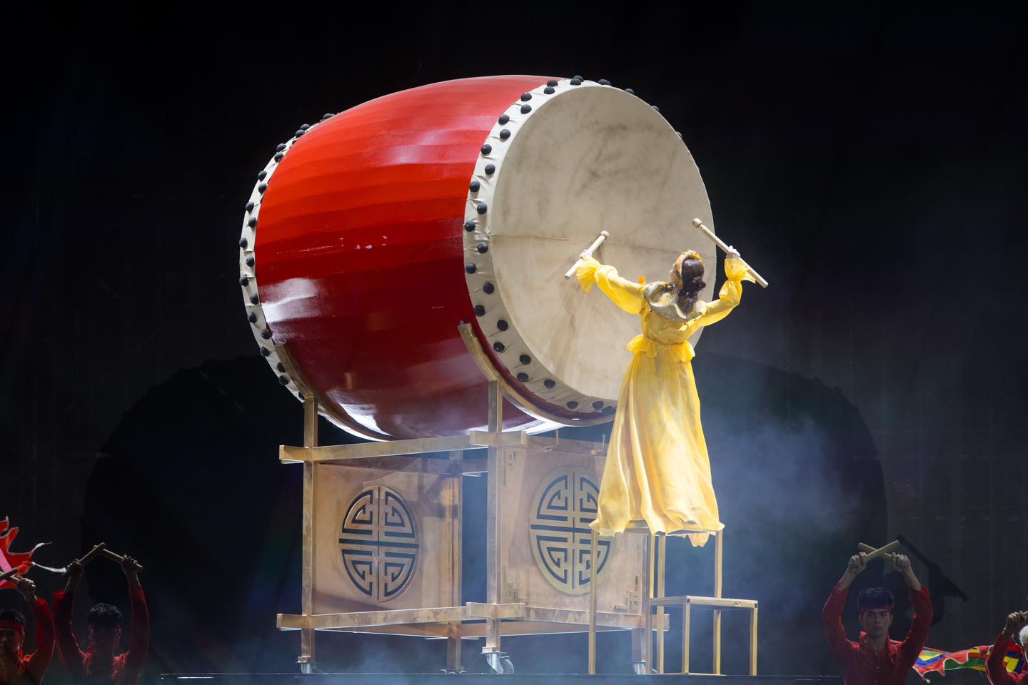 Nữ ca sĩ được Bộ VH-TT-DL vinh danh: Tổ chức fan-concert 8000 người, cả d&agrave;n sao hạng A g&oacute;p vui- Ảnh 4.