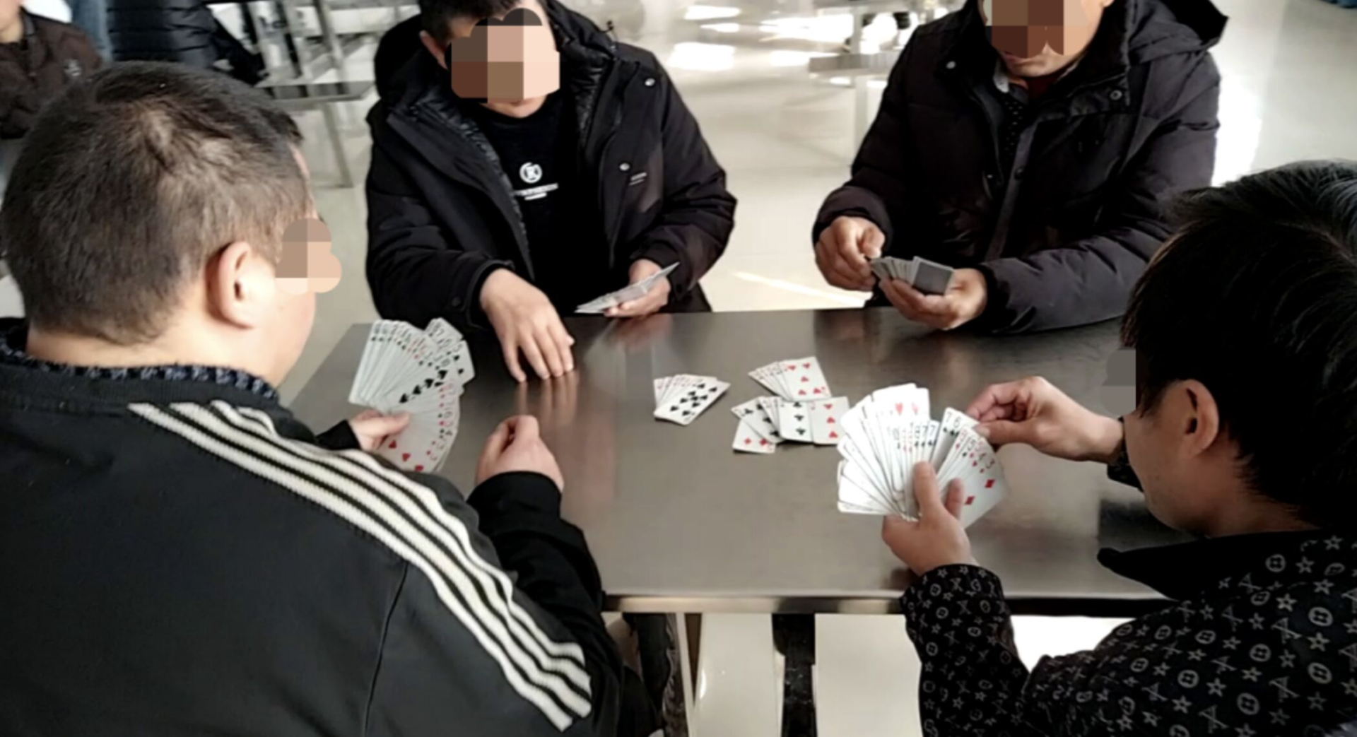 Ph&aacute;t hiện rất nhiều người b&igrave;nh thường trong bệnh viện t&acirc;m thần v&igrave; l&yacute; do r&uacute;ng động- Ảnh 2.