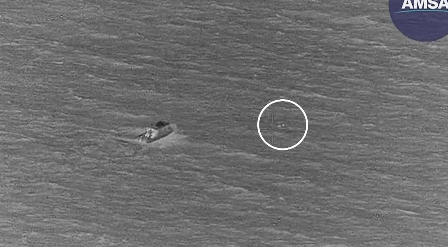 Cả thế giới sửng sốt trước c&acirc;u chuyện cậu b&eacute; 13 tuổi bơi hơn 4km vượt d&ograve;ng &ldquo;nghẹt thở&rdquo; để cứu sống cả gia đ&igrave;nh- Ảnh 3.