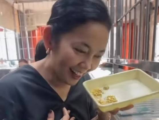 Mang số v&agrave;ng mua hơn 20 năm đi b&aacute;n, người phụ nữ sốc khi biết gi&aacute; trị- Ảnh 1.