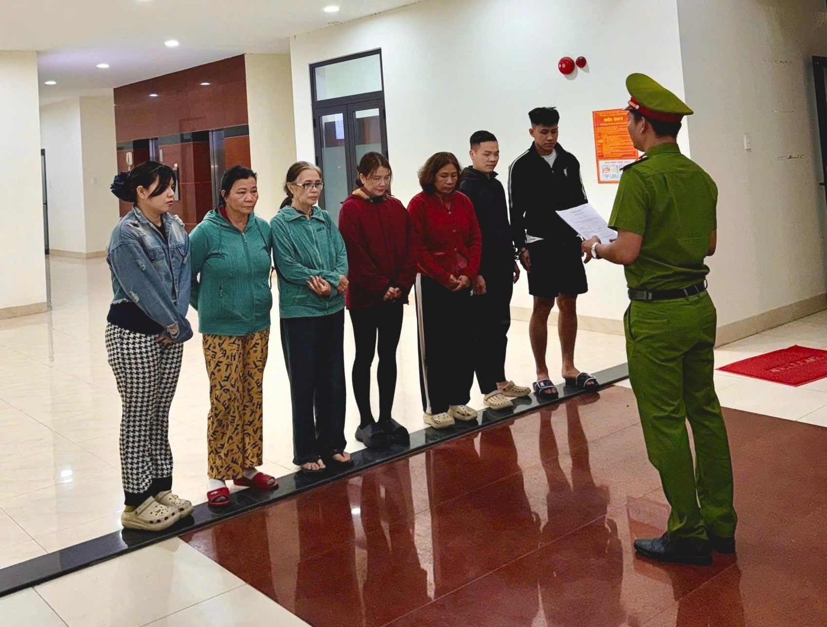 Tạm giữ h&igrave;nh sự Nguyễn Th&agrave;nh Điệp SN 1994 v&agrave; nhiều qu&yacute; b&agrave;- Ảnh 1.