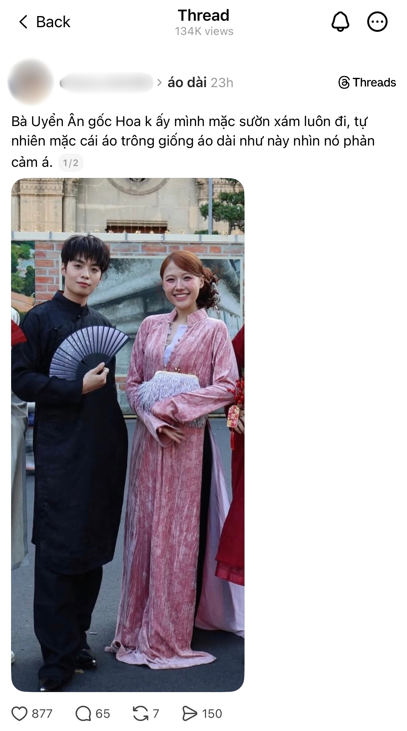 Uyển &Acirc;n hứng chỉ tr&iacute;ch v&igrave; chụp ảnh Tết c&ugrave;ng kiểu &aacute;o d&agrave;i c&aacute;ch t&acirc;n g&acirc;y tranh c&atilde;i- Ảnh 2.