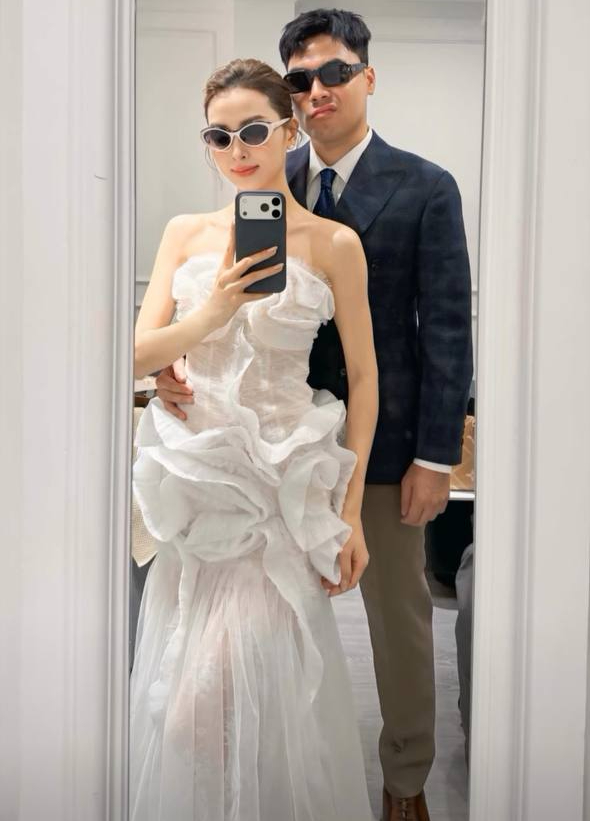 MC Huyền Trang M&ugrave; Tạt khoe visual xinh đẹp sắc sảo chụp ảnh cưới c&ugrave;ng tuyển thủ U23 Việt Nam từng chấn động Thường Ch&acirc;u- Ảnh 1.