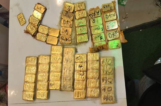 Đột k&iacute;ch h&agrave;ng loạt kho h&agrave;ng vận tải, tịch thu 29 kg v&agrave;ng xếp đống trị gi&aacute; 140 tỷ đồng v&agrave; 8,7 tỷ tiền mặt c&oacute; dấu hiệu lạ- Ảnh 1.