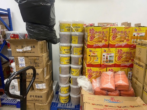 Ph&aacute;t hiện 1,5 tấn nguy&ecirc;n liệu thực phẩm kh&ocirc;ng r&otilde; nguồn gốc, li&ecirc;n kết với chuỗi lẩu nổi tiếng H&agrave; Nội- Ảnh 2.