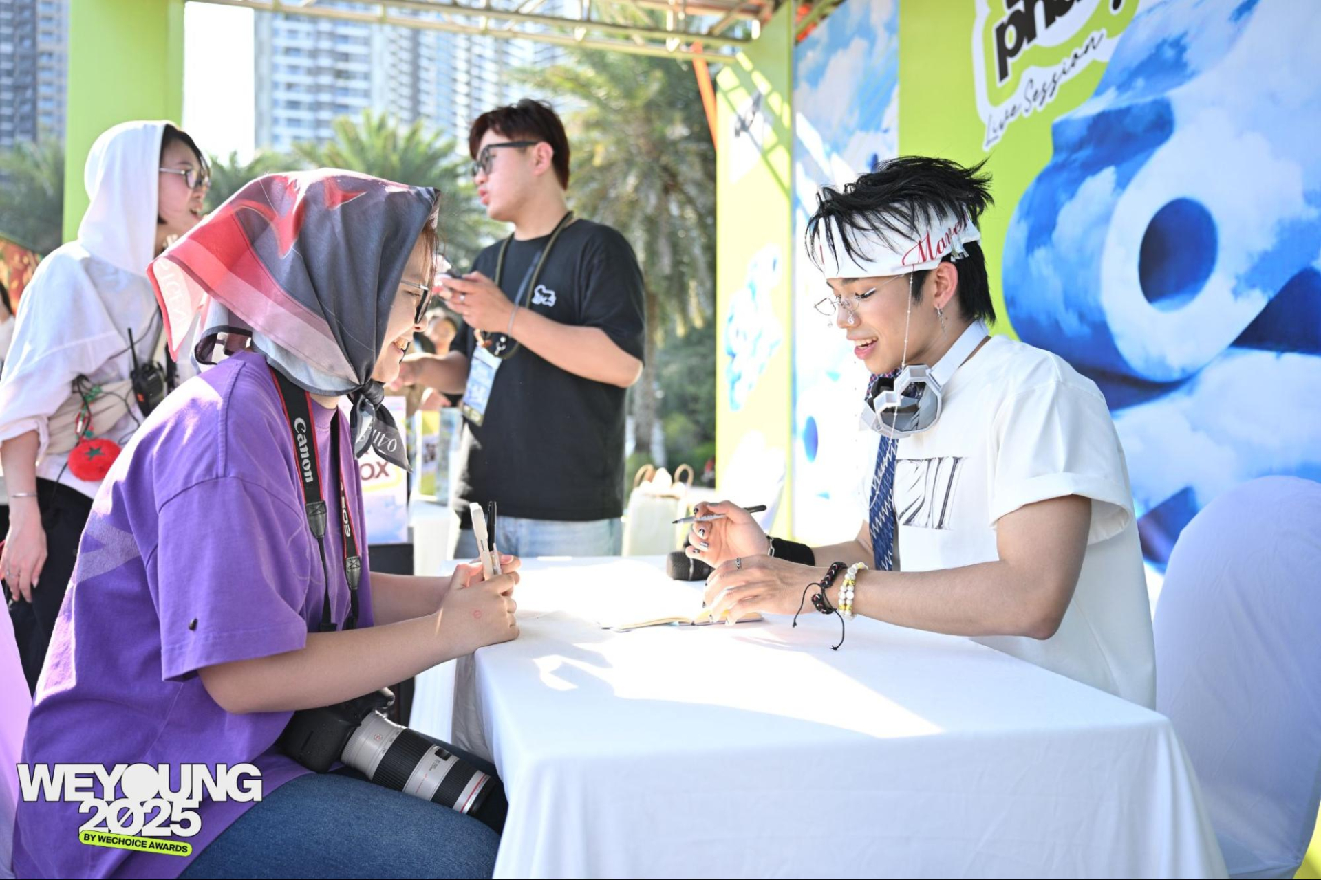 Trăm Phần Trăm Trẻ Live Session: Bữa tiệc &acirc;m nhạc khiến Gen Z đứng ngồi kh&ocirc;ng y&ecirc;n, c&agrave;ng nghe c&agrave;ng &ldquo;d&iacute;nh&rdquo;- Ảnh 2.