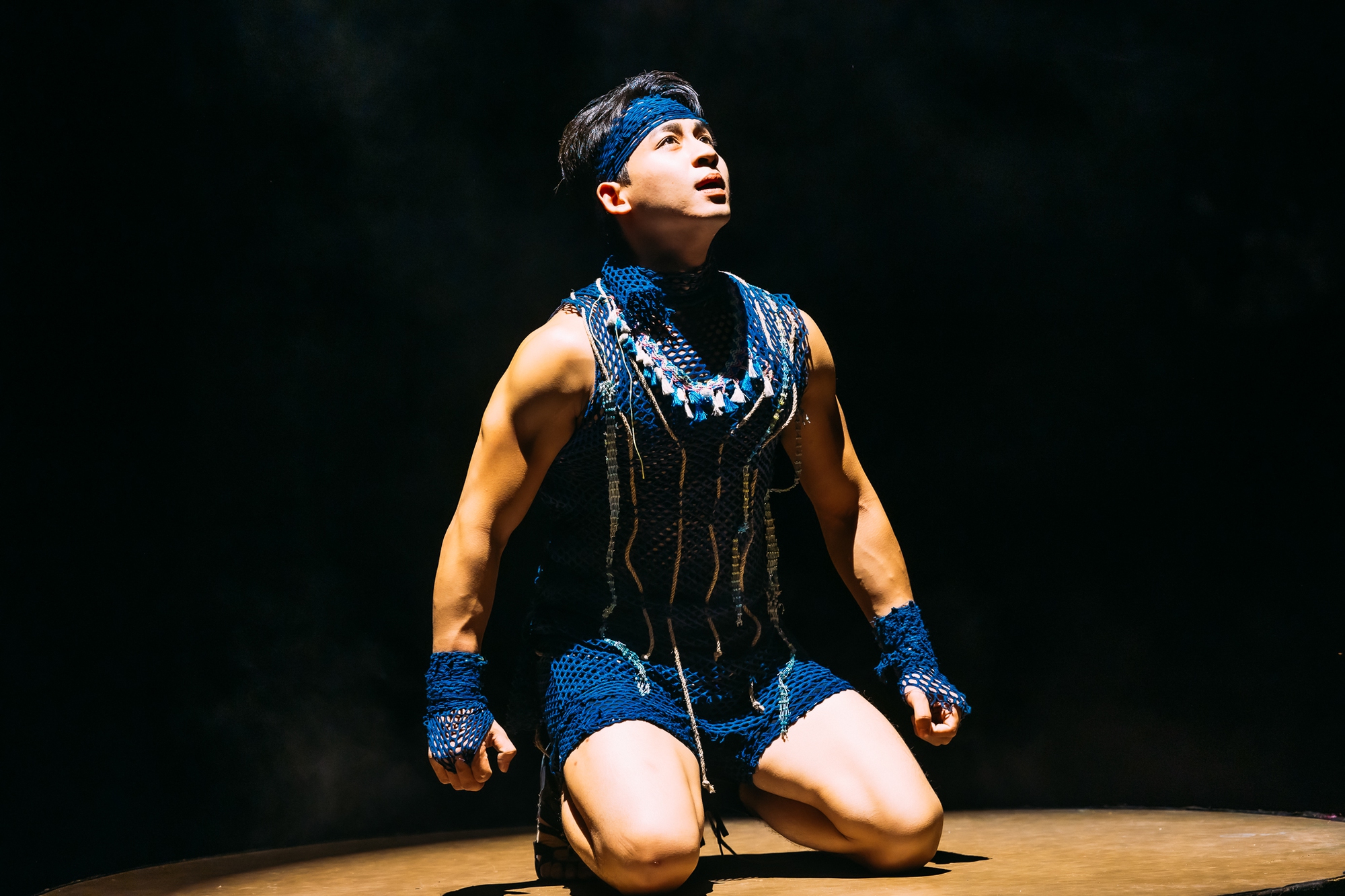 Vừa được đề cử WeChoice, "V&ugrave;ng Đất Kỳ B&iacute;" tung ngay tiền truyện: Kỹ thuật kh&oacute; hơn nhưng sức h&uacute;t của trai đẹp Hỏa Thần lại tăng gấp bội- Ảnh 1.