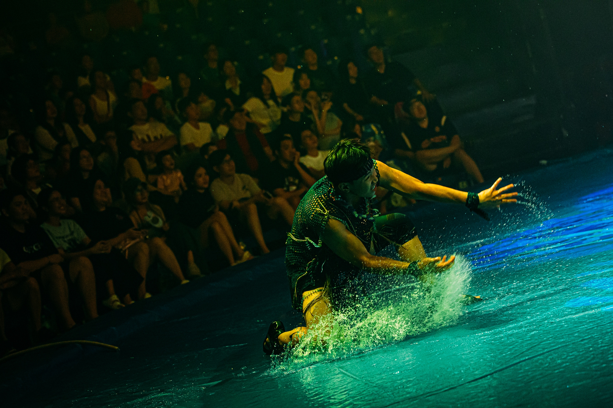 Vừa được đề cử WeChoice, "V&ugrave;ng Đất Kỳ B&iacute;" tung ngay tiền truyện: Kỹ thuật kh&oacute; hơn nhưng sức h&uacute;t của trai đẹp Hỏa Thần lại tăng gấp bội- Ảnh 6.