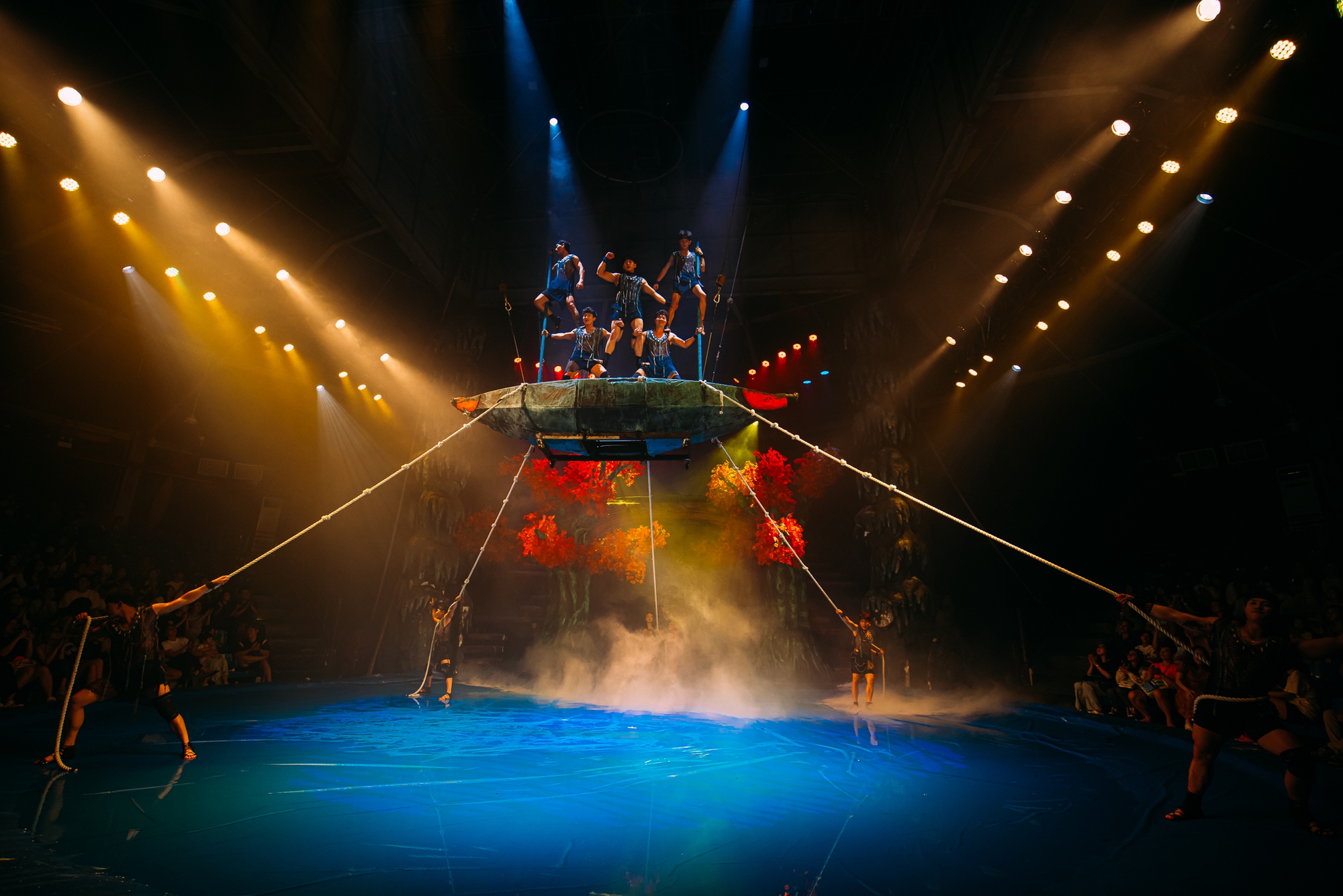 Vừa được đề cử WeChoice, "V&ugrave;ng Đất Kỳ B&iacute;" tung ngay tiền truyện: Kỹ thuật kh&oacute; hơn nhưng sức h&uacute;t của trai đẹp Hỏa Thần lại tăng gấp bội- Ảnh 3.