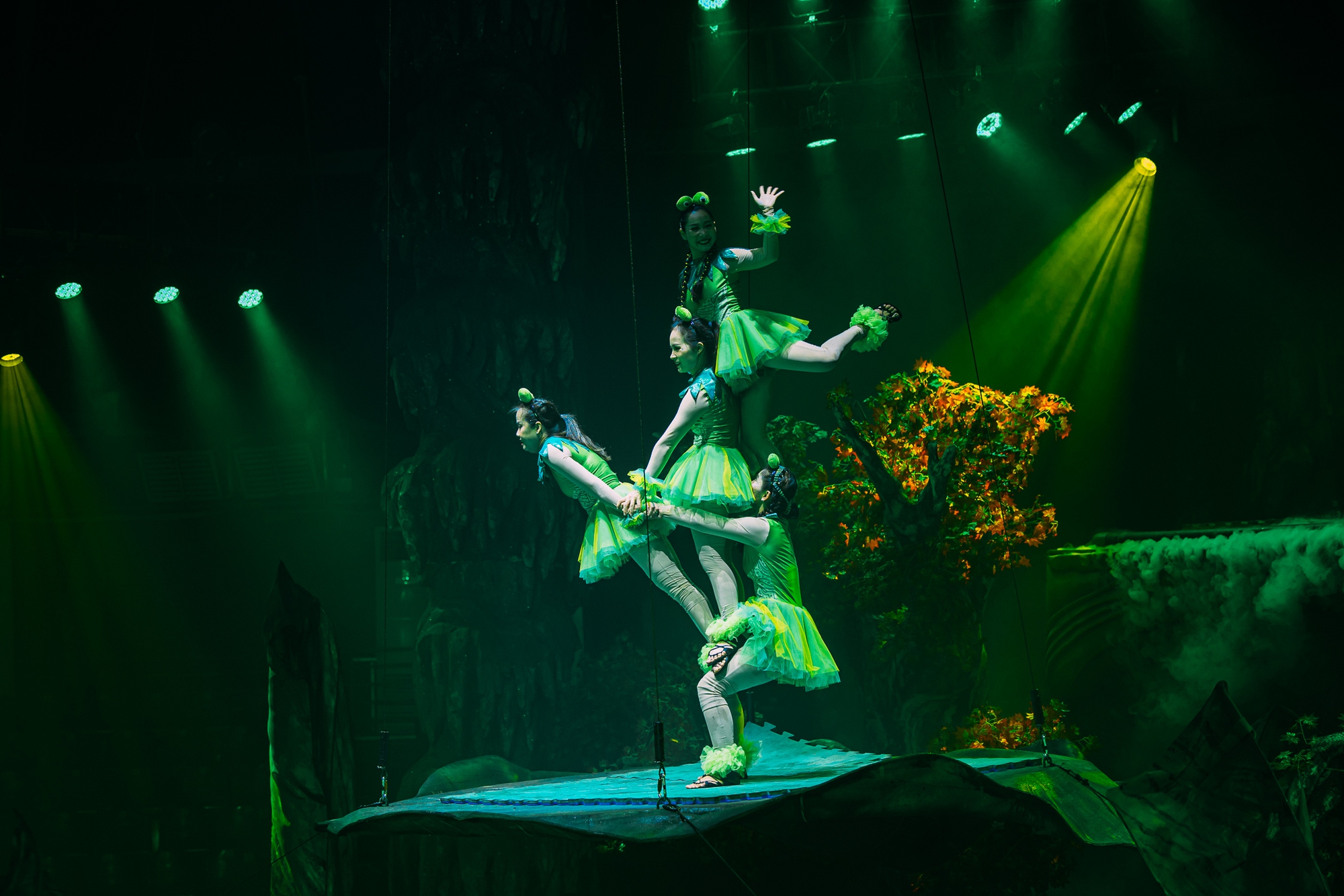 Vừa được đề cử WeChoice, "V&ugrave;ng Đất Kỳ B&iacute;" tung ngay tiền truyện: Kỹ thuật kh&oacute; hơn nhưng sức h&uacute;t của trai đẹp Hỏa Thần lại tăng gấp bội- Ảnh 5.