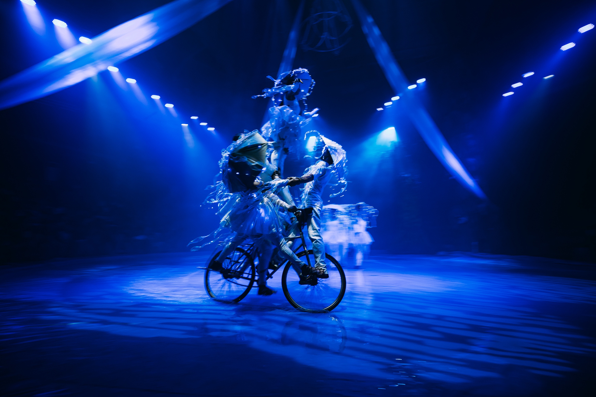 Vừa được đề cử WeChoice, "V&ugrave;ng Đất Kỳ B&iacute;" tung ngay tiền truyện: Kỹ thuật kh&oacute; hơn nhưng sức h&uacute;t của trai đẹp Hỏa Thần lại tăng gấp bội- Ảnh 7.