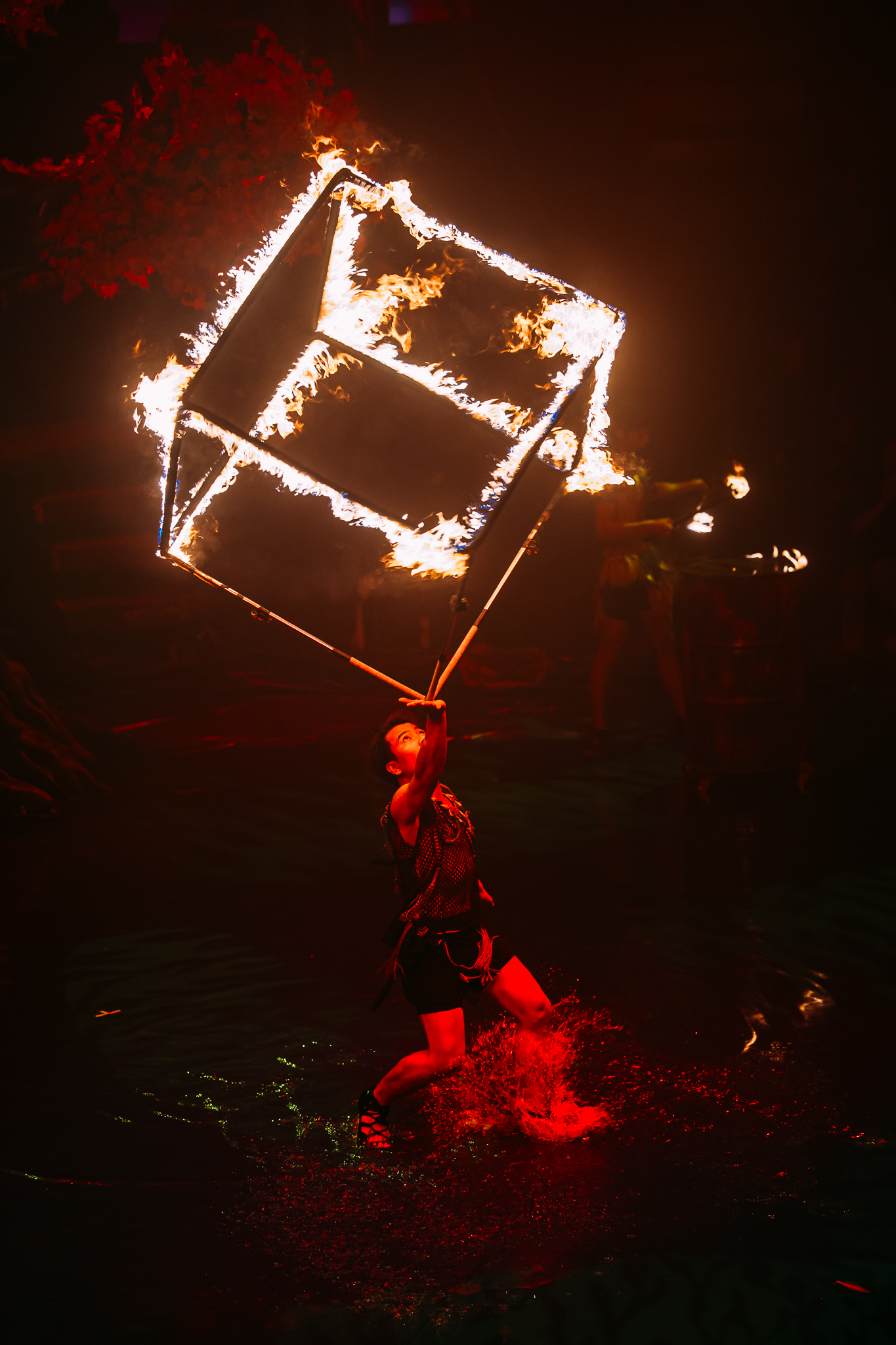 Vừa được đề cử WeChoice, "V&ugrave;ng Đất Kỳ B&iacute;" tung ngay tiền truyện: Kỹ thuật kh&oacute; hơn nhưng sức h&uacute;t của trai đẹp Hỏa Thần lại tăng gấp bội- Ảnh 12.