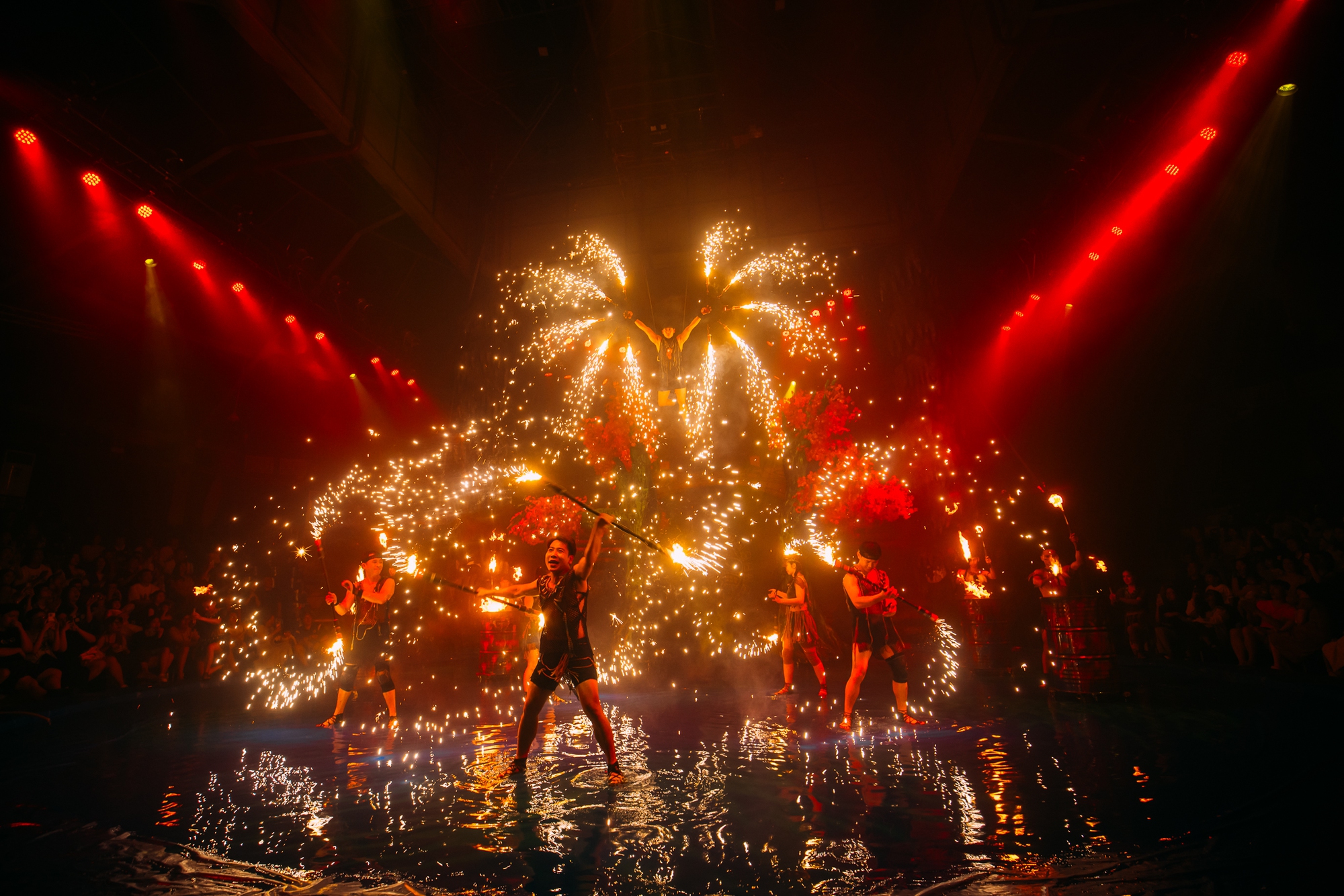 Vừa được đề cử WeChoice, "V&ugrave;ng Đất Kỳ B&iacute;" tung ngay tiền truyện: Kỹ thuật kh&oacute; hơn nhưng sức h&uacute;t của trai đẹp Hỏa Thần lại tăng gấp bội- Ảnh 10.