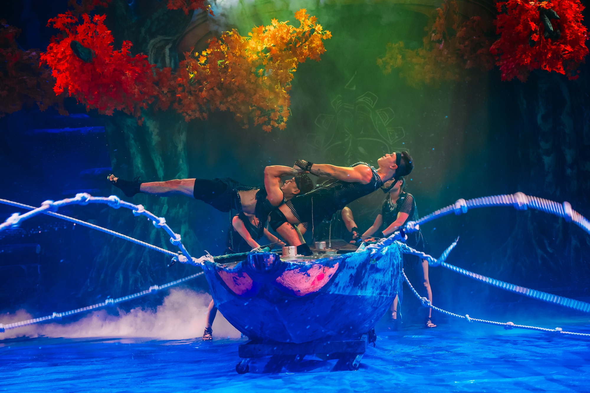 Vừa được đề cử WeChoice, "V&ugrave;ng Đất Kỳ B&iacute;" tung ngay tiền truyện: Kỹ thuật kh&oacute; hơn nhưng sức h&uacute;t của trai đẹp Hỏa Thần lại tăng gấp bội- Ảnh 2.